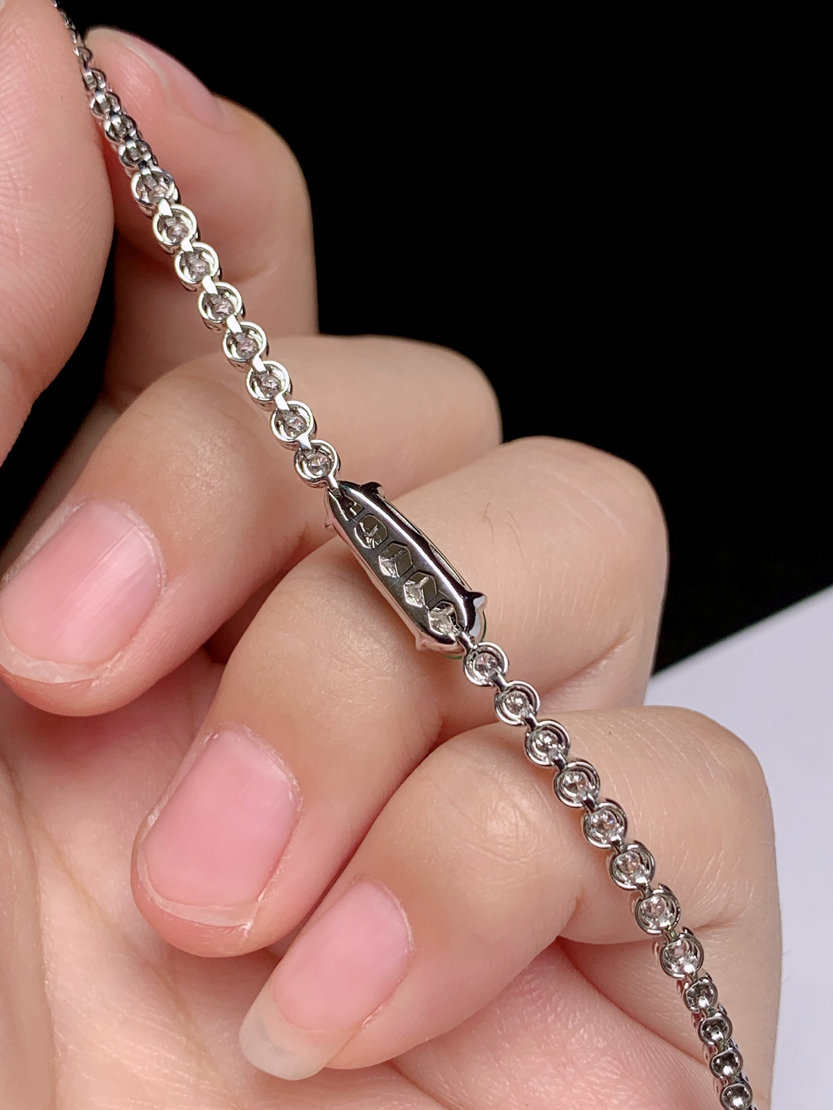 冰阳绿福豆手链
18k金钻镶嵌