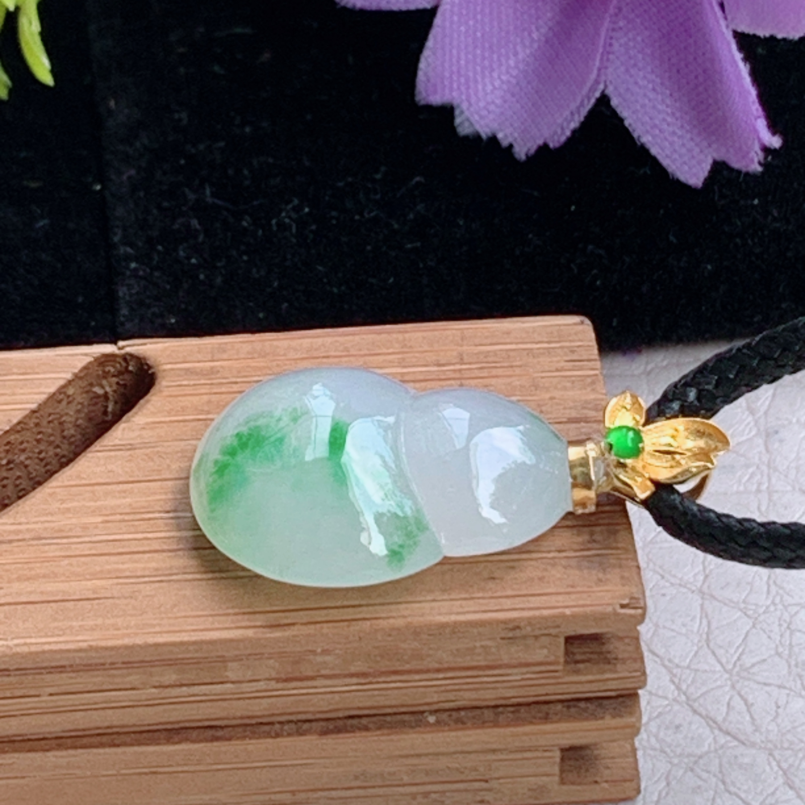 zz3实拍连金25.8*14.5*5.3天然缅甸翡翠冰飘阳绿花胡芦吊坠 镶金福禄锁骨坠