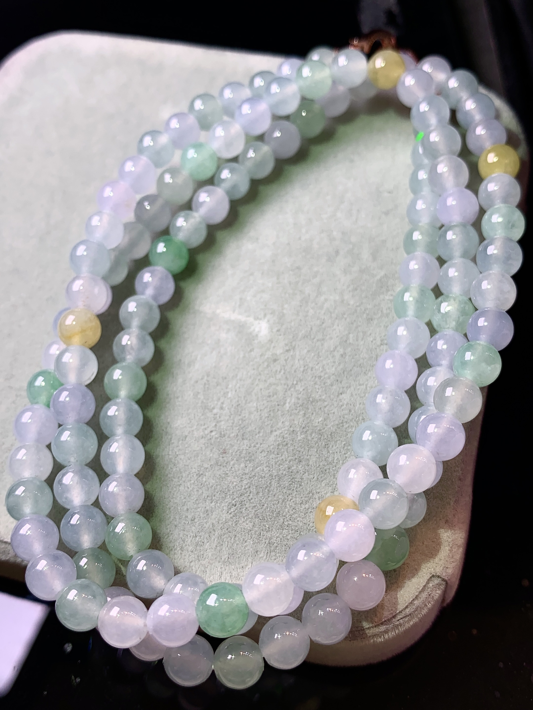 淡多彩圆珠项链 玉质细腻 色泽艳丽清新 水润亮眼 整体尺寸5.3c5