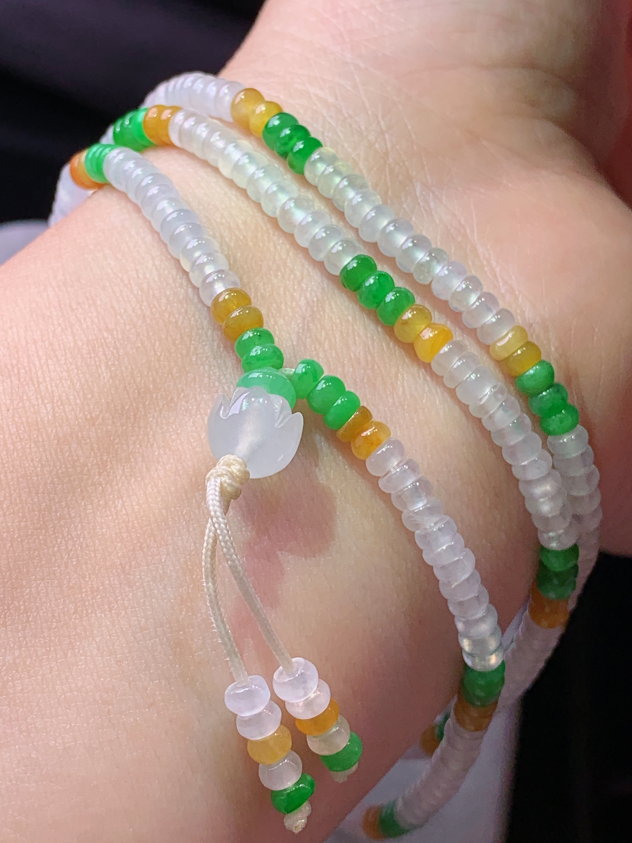 冰黄绿算盘珠项链 玉质细腻 色泽艳丽清新 水润亮眼 整体尺寸3.5*2.5c5