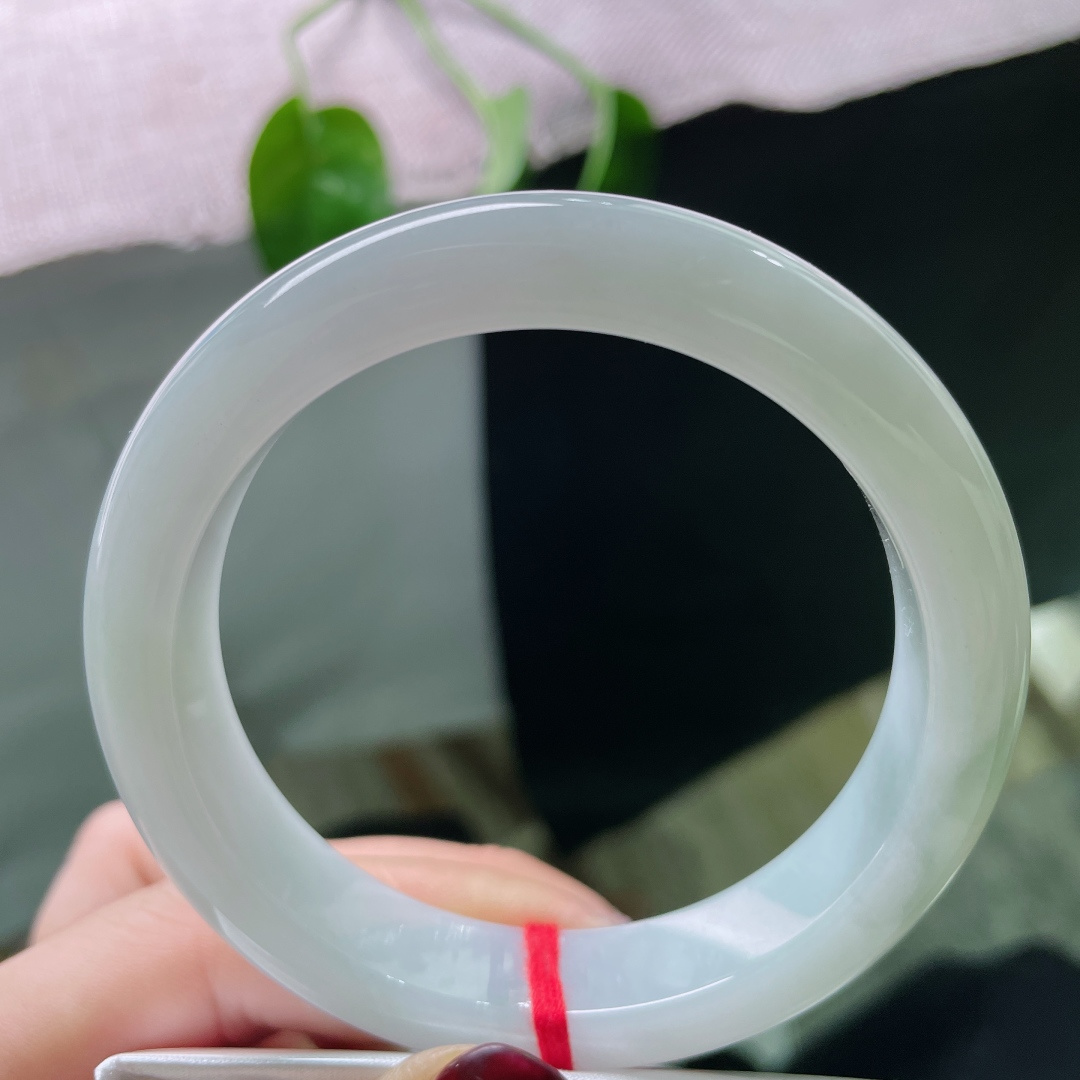 56.1/11.3/8.6绿底正圈，水润细腻，清新简约大方，贵气，无裂，ss49262a