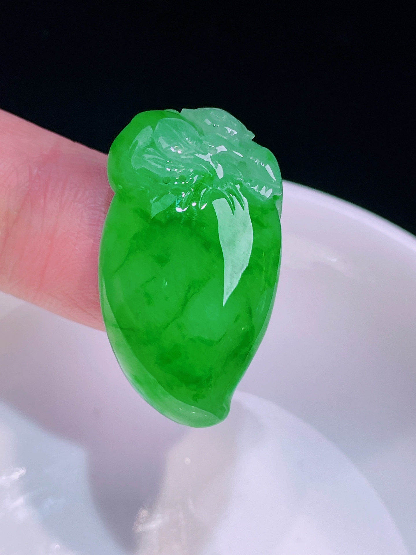 ️冰绿福瓜，老种起光，细底通透，尺寸：31.3/18/11.6mm0417