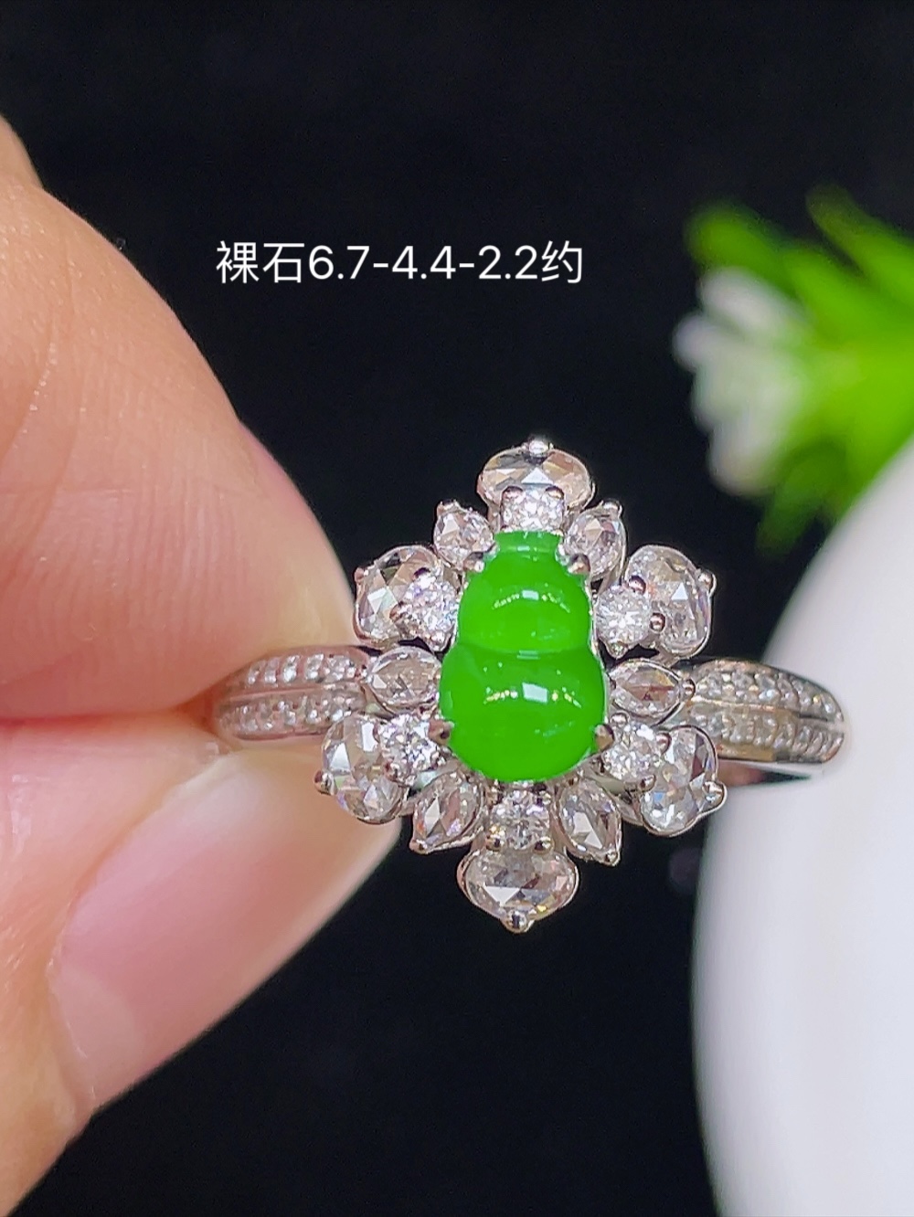 ️【高冰正阳绿，葫芦戒指】大件饱满，通透水润，玉质细腻，翠色鲜艳，18k金奢华钻石镶嵌️，6.7