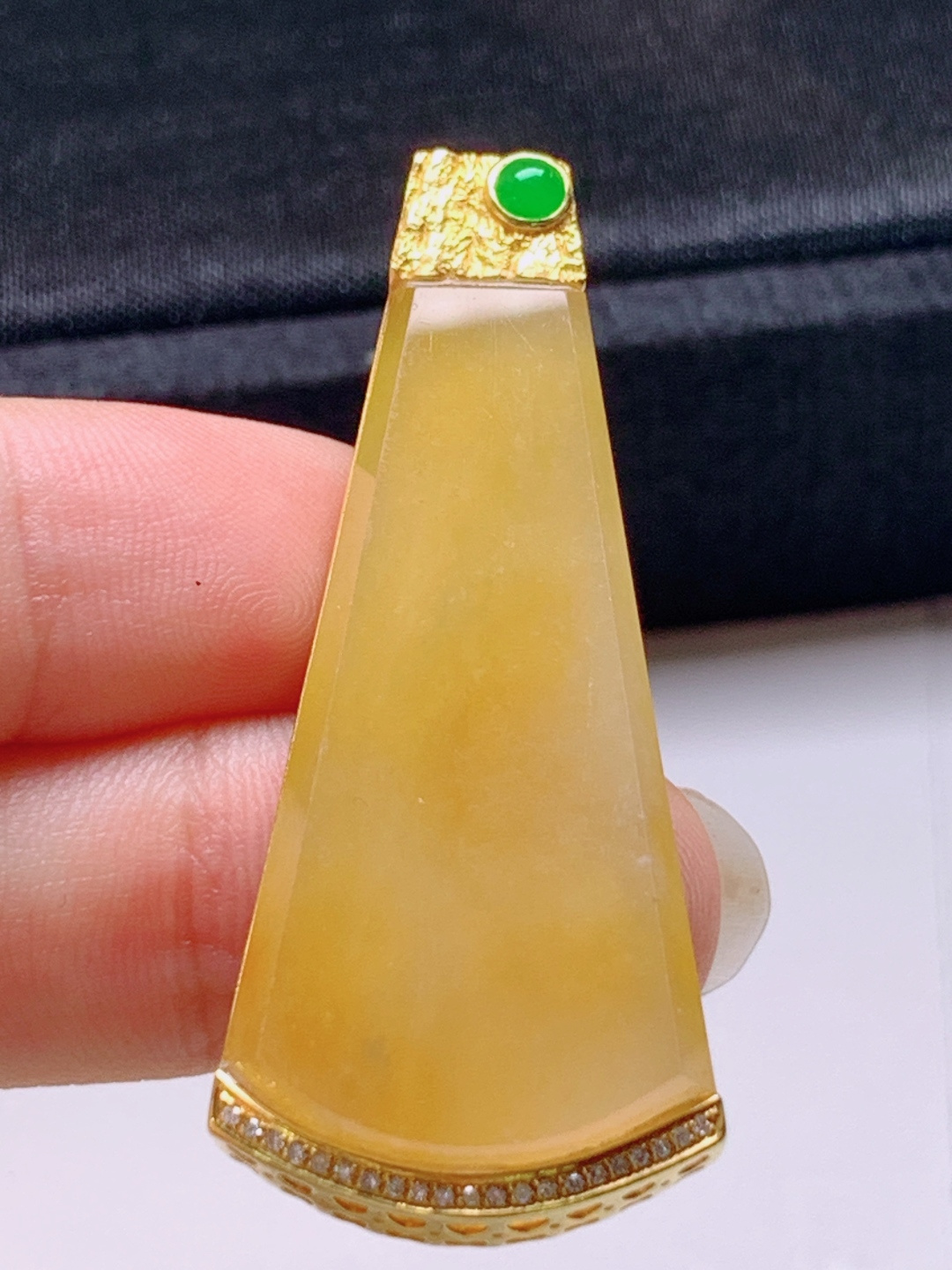 ️ 冰黄翡无事牌吊坠，无裂色正饱满，裸石38.8-19.2-4.447.1-6.4