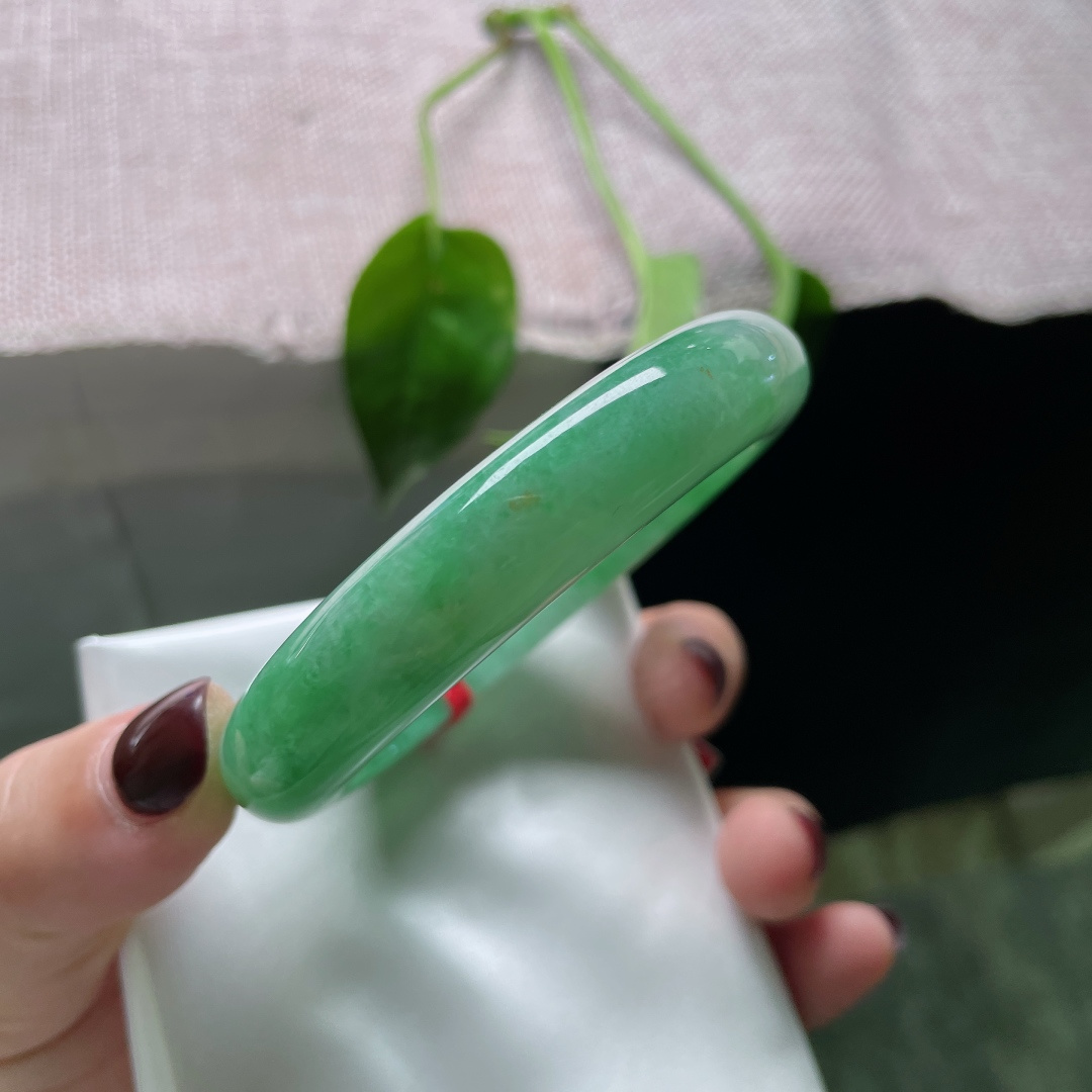 54.5/8.7绿底正圈，如青山含黛，叠翠连绵，水润，种老，有纹，ss50684a