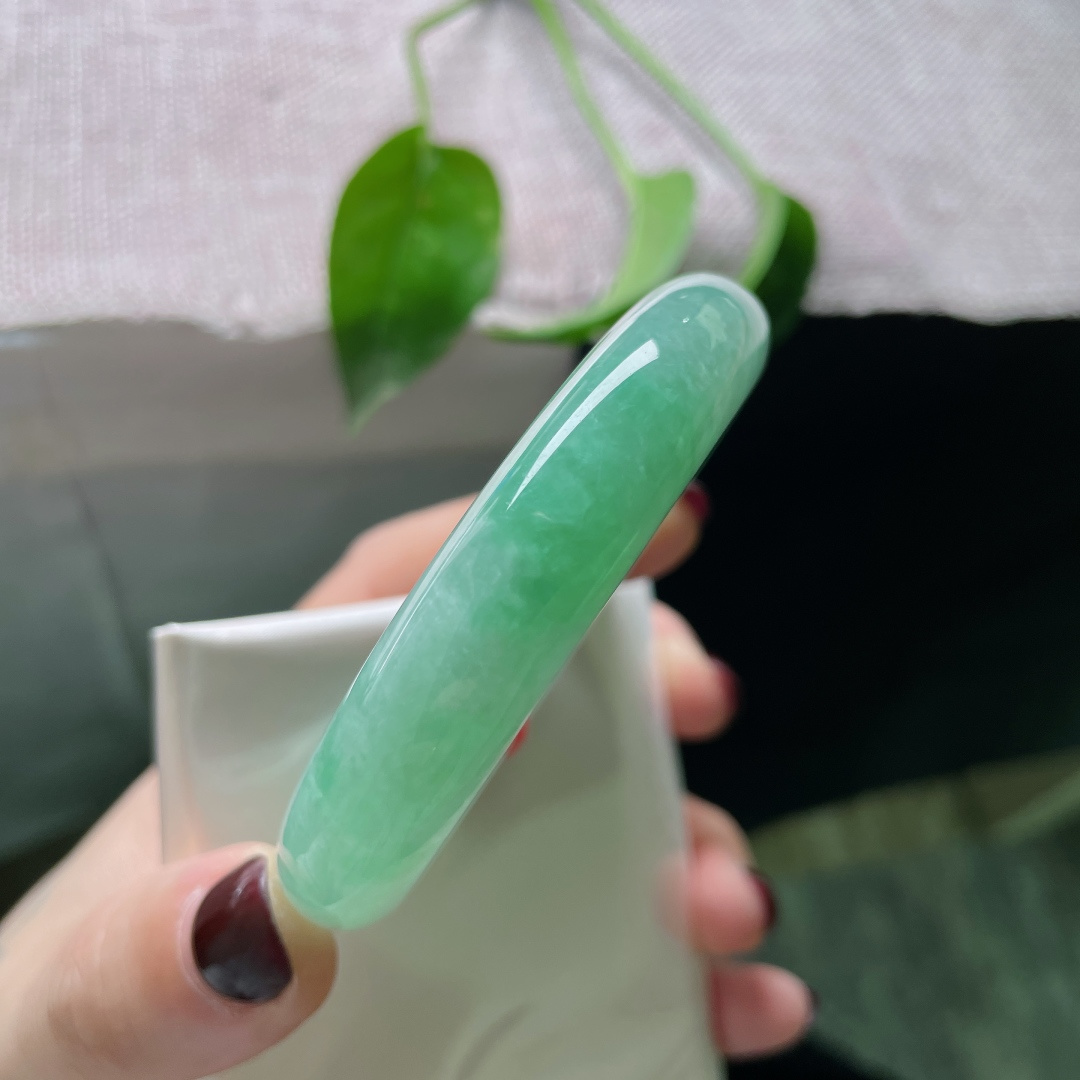 55.6/12.5/8，绿底正圈，水头好，惊鸿一瞥，人间绝色也不过如此，无裂，ss50856a