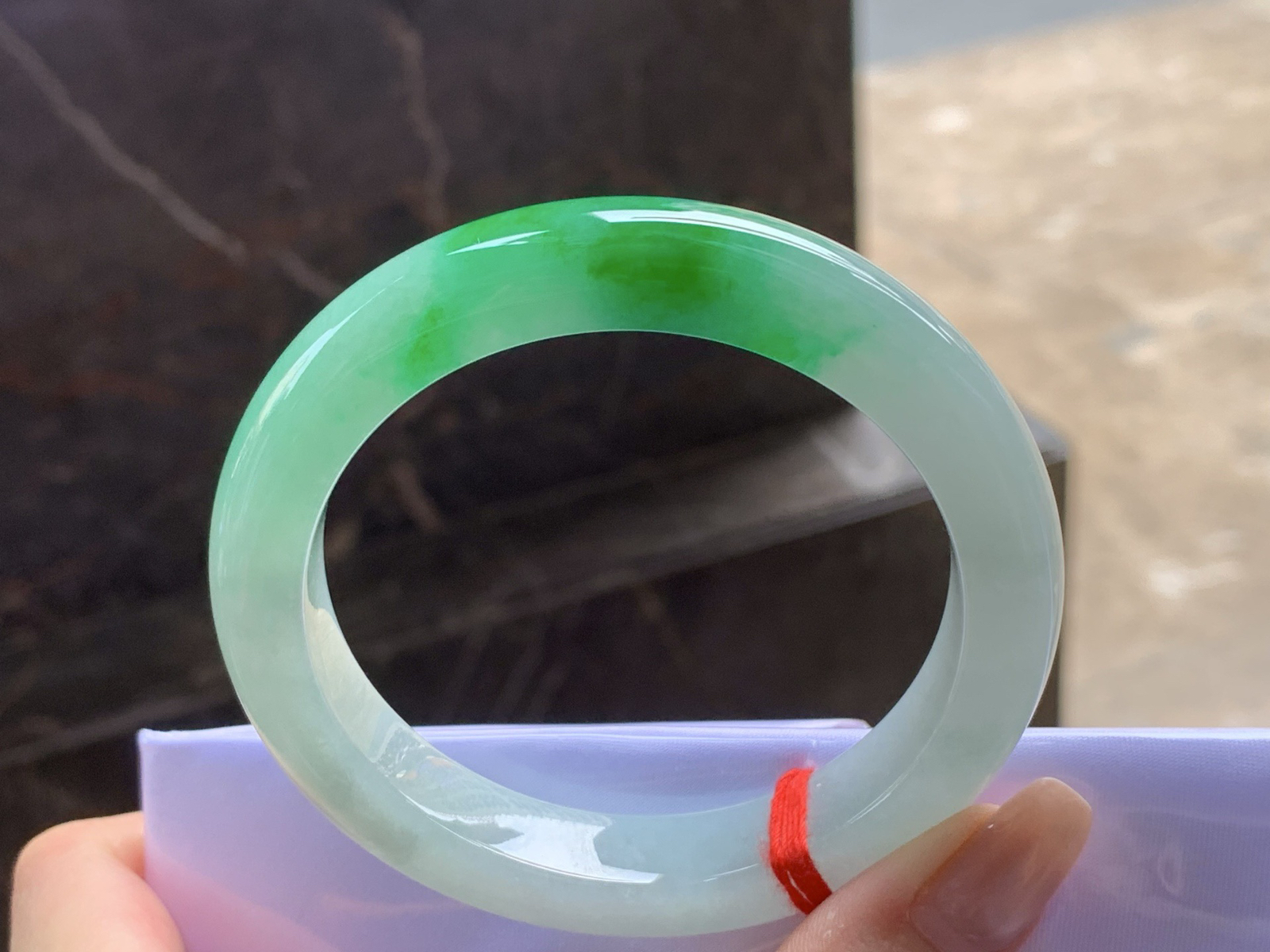 辣绿手镯
颜色漂亮 58.5/12.2/9.6mm