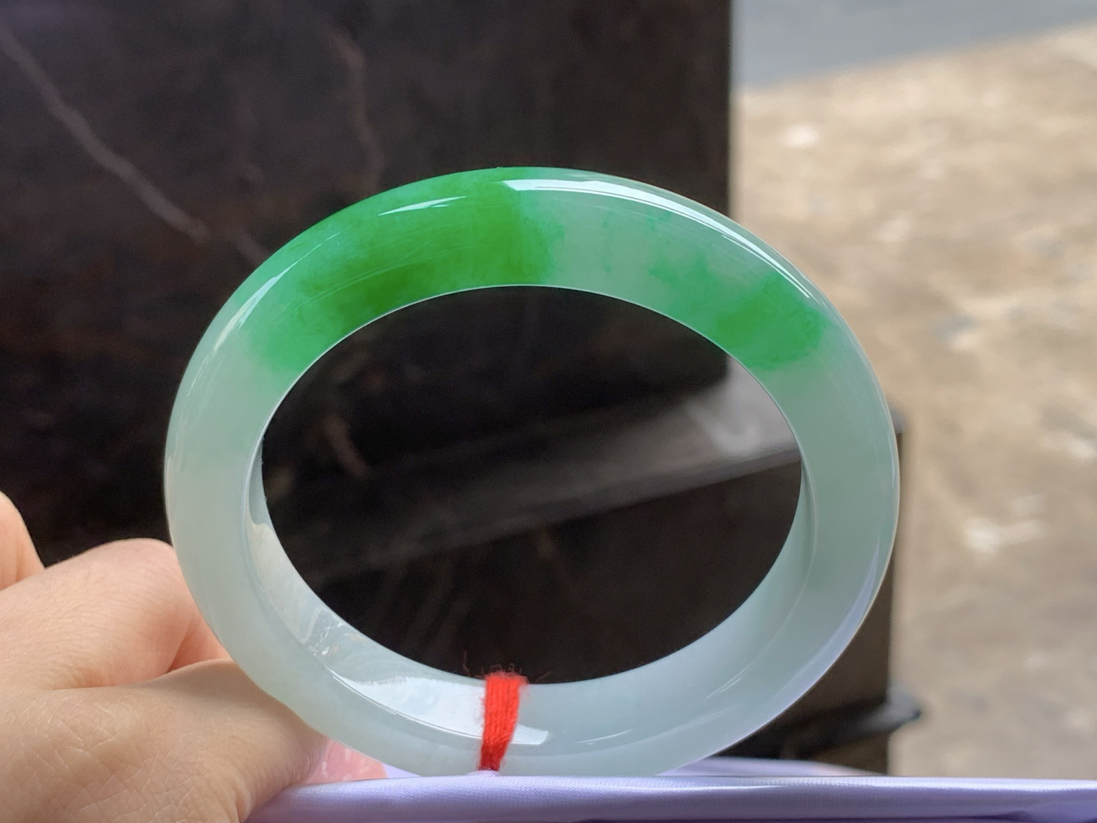 辣绿手镯
颜色漂亮 58.5/12.2/9.6mm