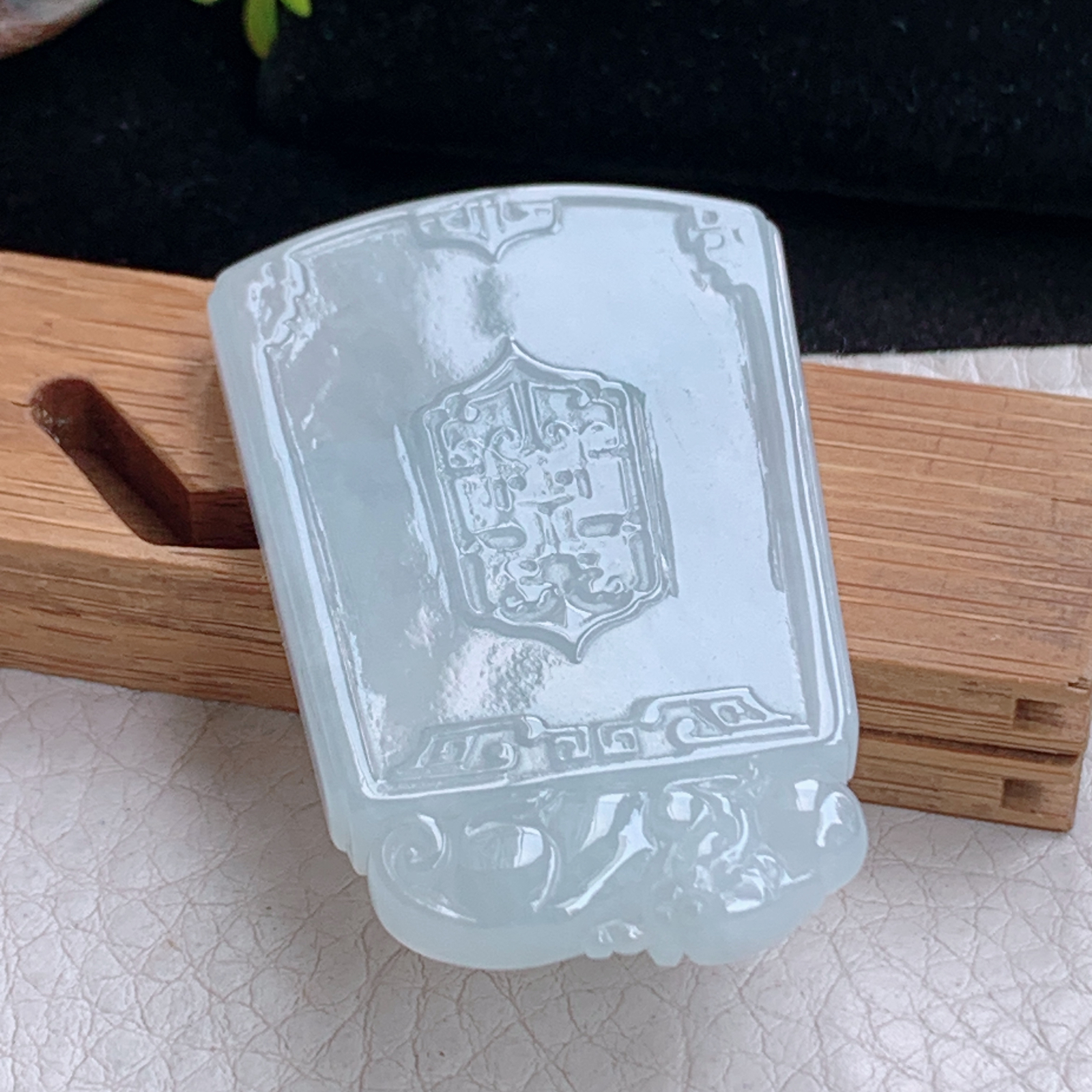 zz3实拍51.3*33*5.6天然缅甸翡翠招财进宝吊坠 白月光雕花平安无事牌玉坠