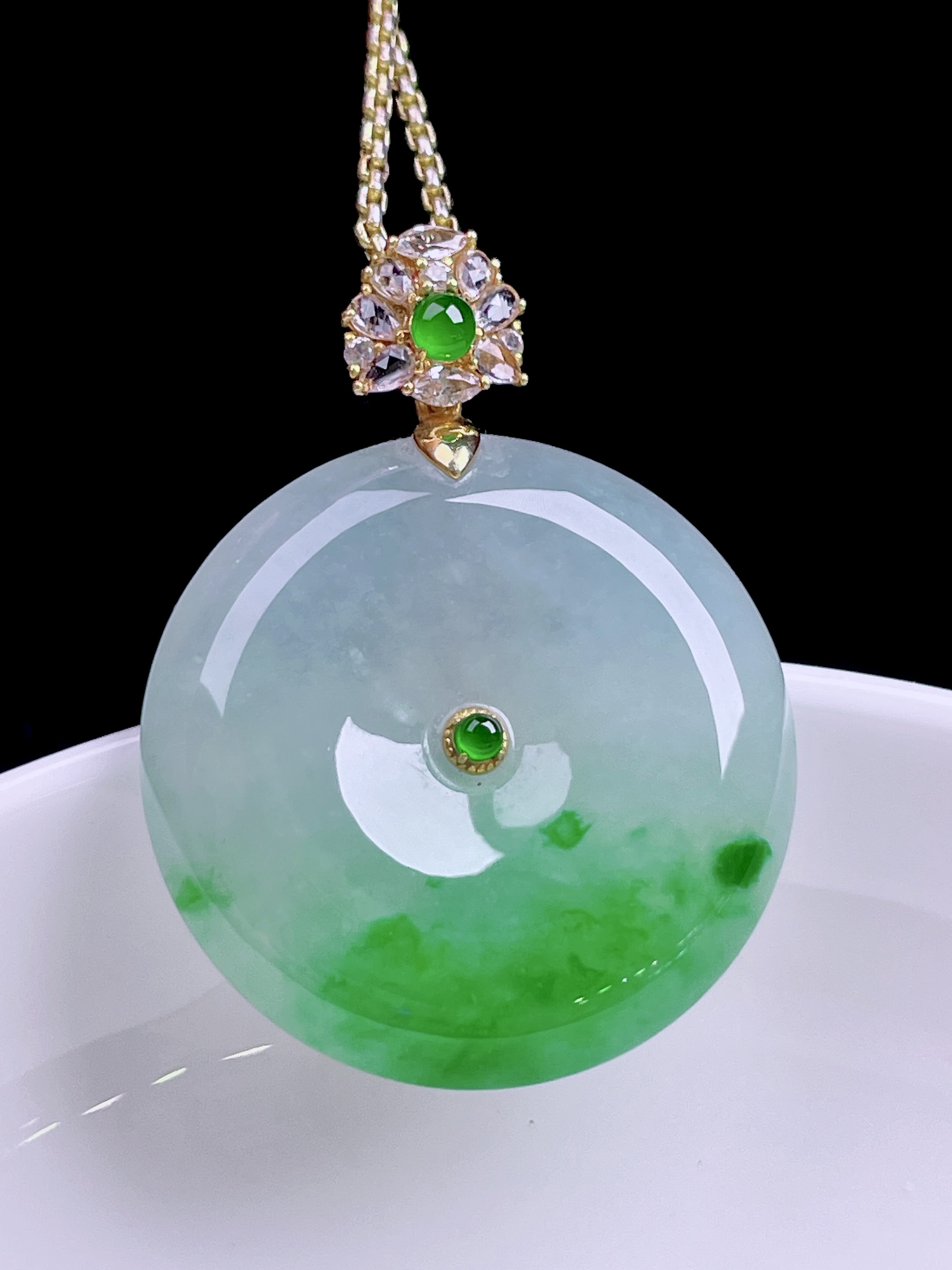 ️ 冰飘绿花平安扣 花色灵动，种老水润，18k金镶嵌 整体：33.2 裸石：25.5/6.2，ss