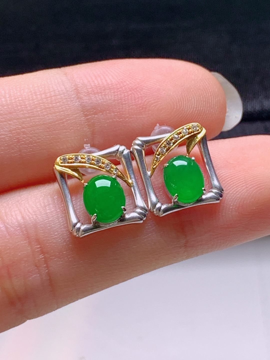 ️ 冰阳绿旦面耳钉，色阳水润，裸石6.6-5.1-2.4