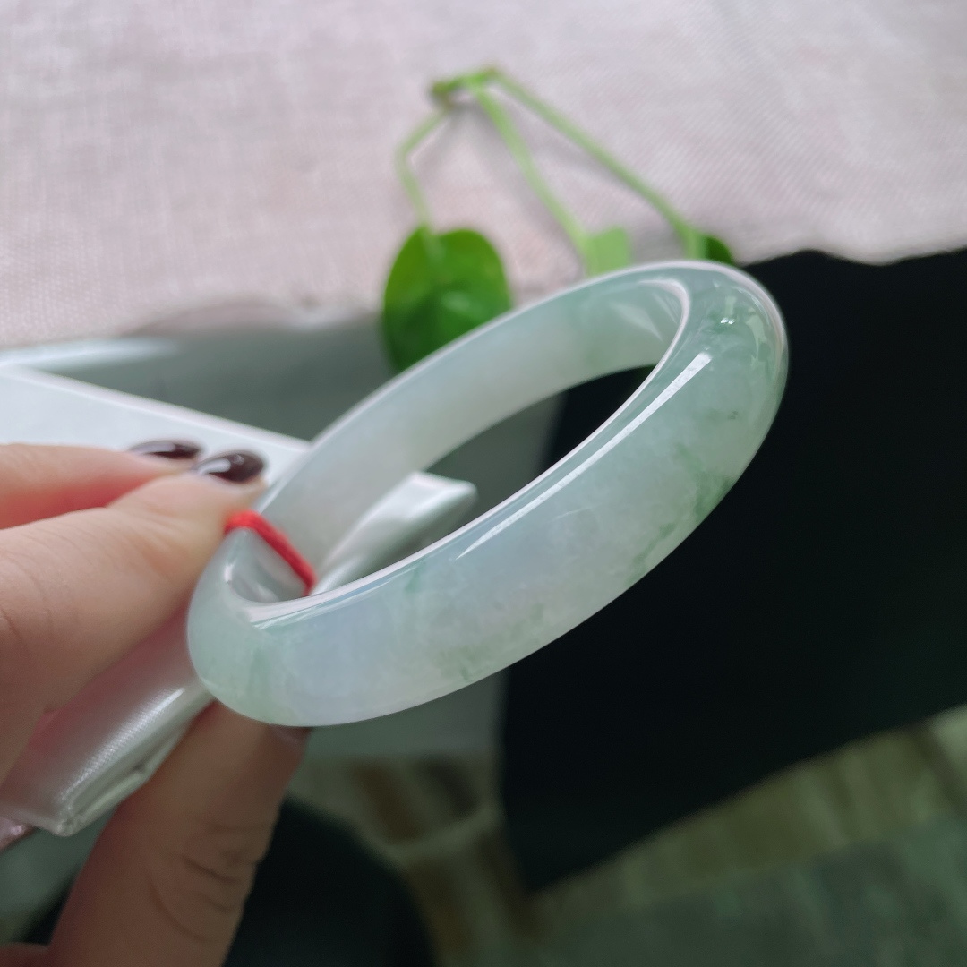 54.3/11.6/8.1，飘花正圈，水头好，质地温润细腻，干净清爽，一点皮纹，无裂，ss50492a