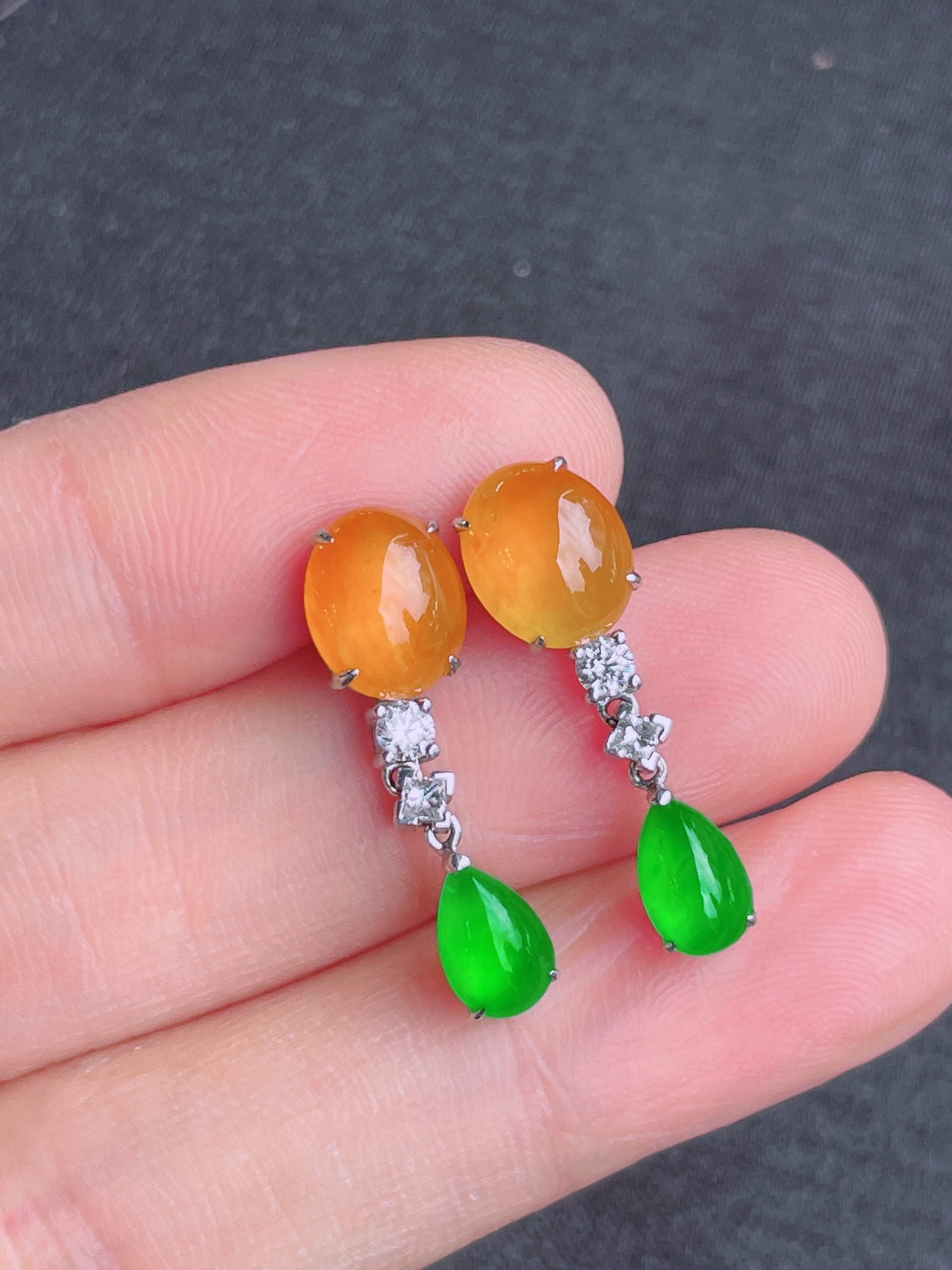 ️高冰绿黄翡蛋面耳钉 晶莹剔透，新颖时尚，无裂，9-8-3