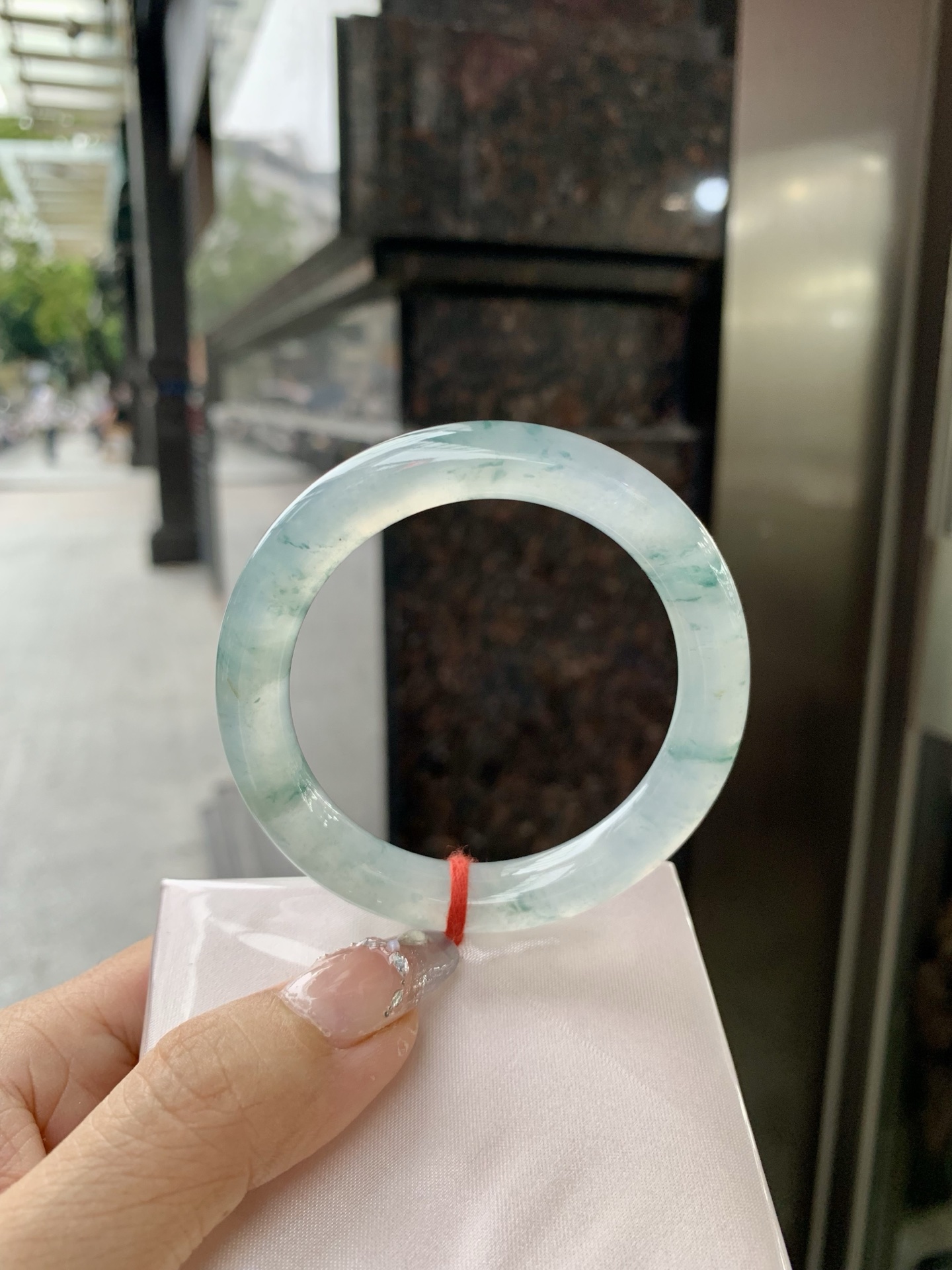 冰飘花圆条，50.5/8.9/9，0417-N465，打灯细纹，不影响，底妆冰透，胶润细腻，蓝花灵动飘逸，勾勒出一幅唯美诗意的山水意境画，古典优雅又秀气，有纹