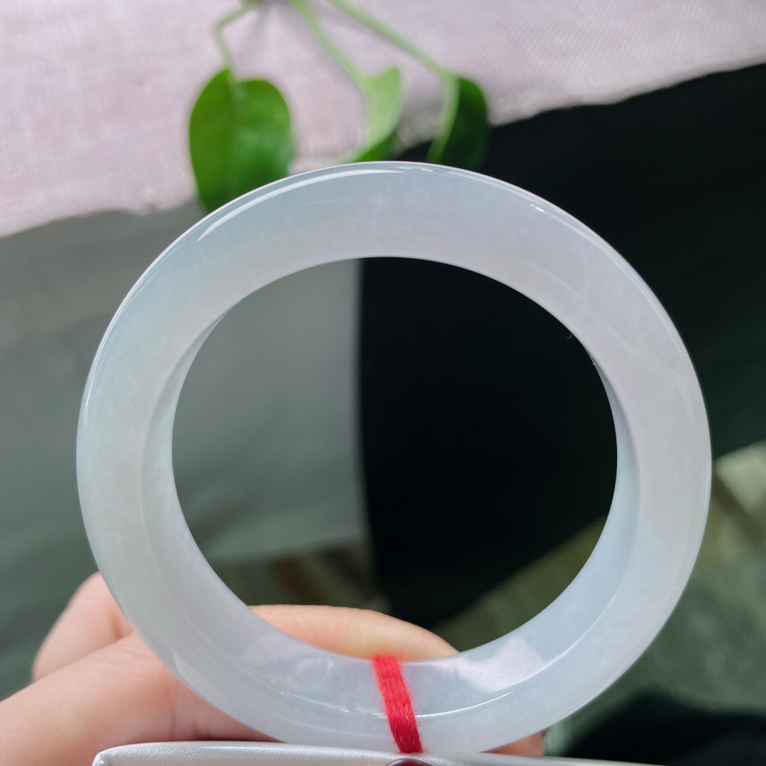 52.2/12.4/7.7绿底正圈，微紫，是晨曦未醒的梦，染上了一层淡淡的紫，通透又疏离。无裂，ss49468a