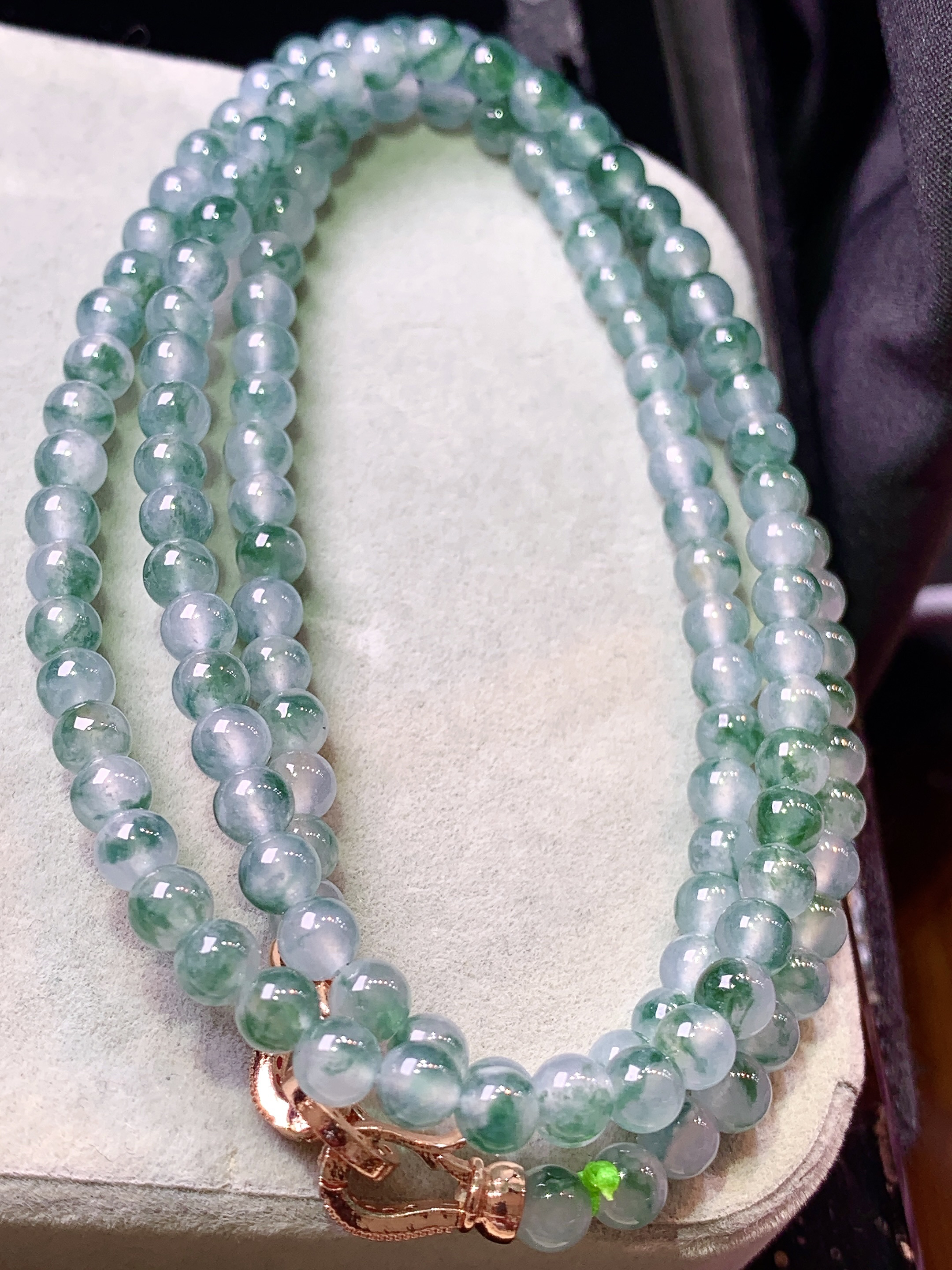 冰飘花圆珠项链 玉质细腻 色泽艳丽清新 水润亮眼 整体尺寸4.5 c5