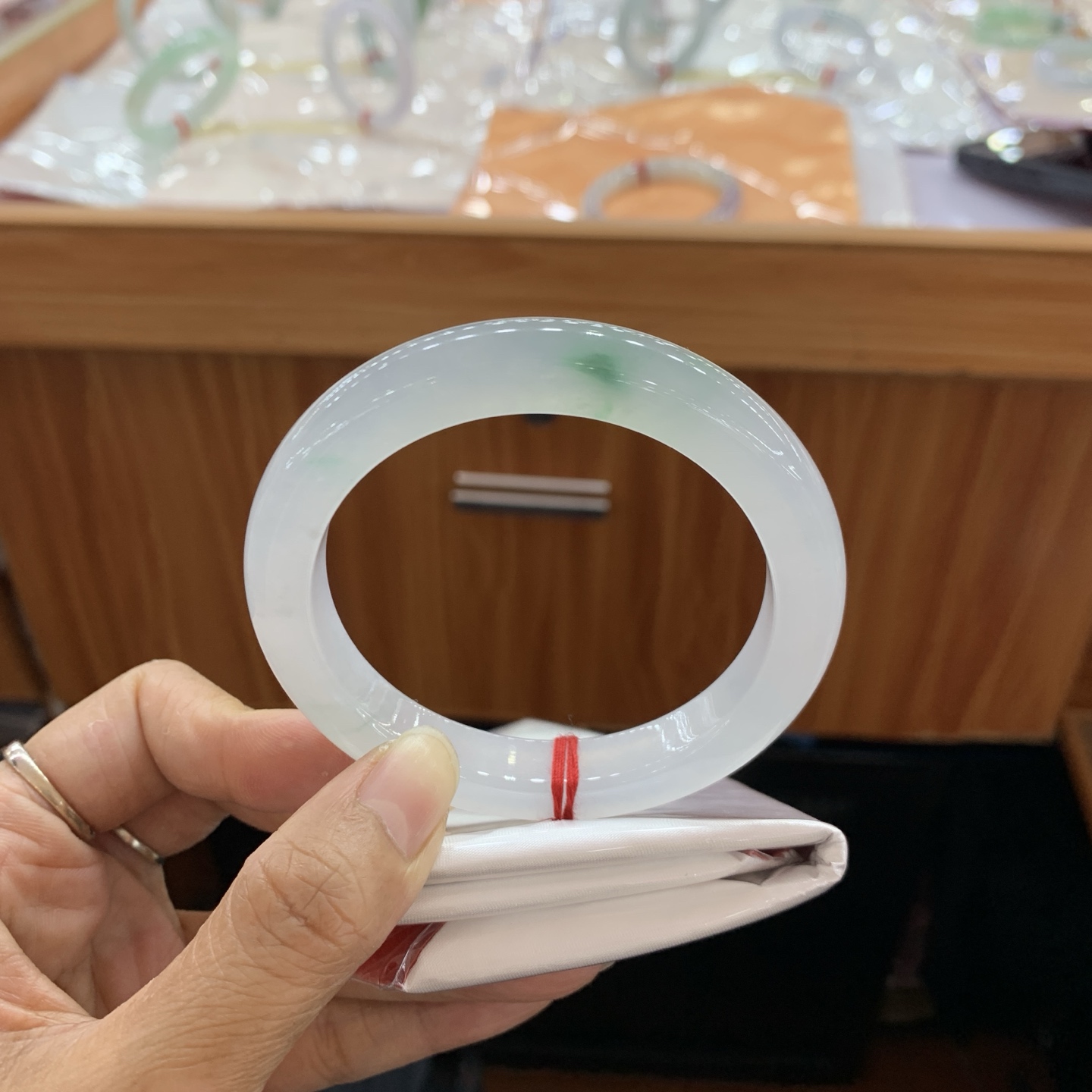 041641XY冰飘花正圈大圈口翡翠手镯59.2-10.5-9.5，无裂