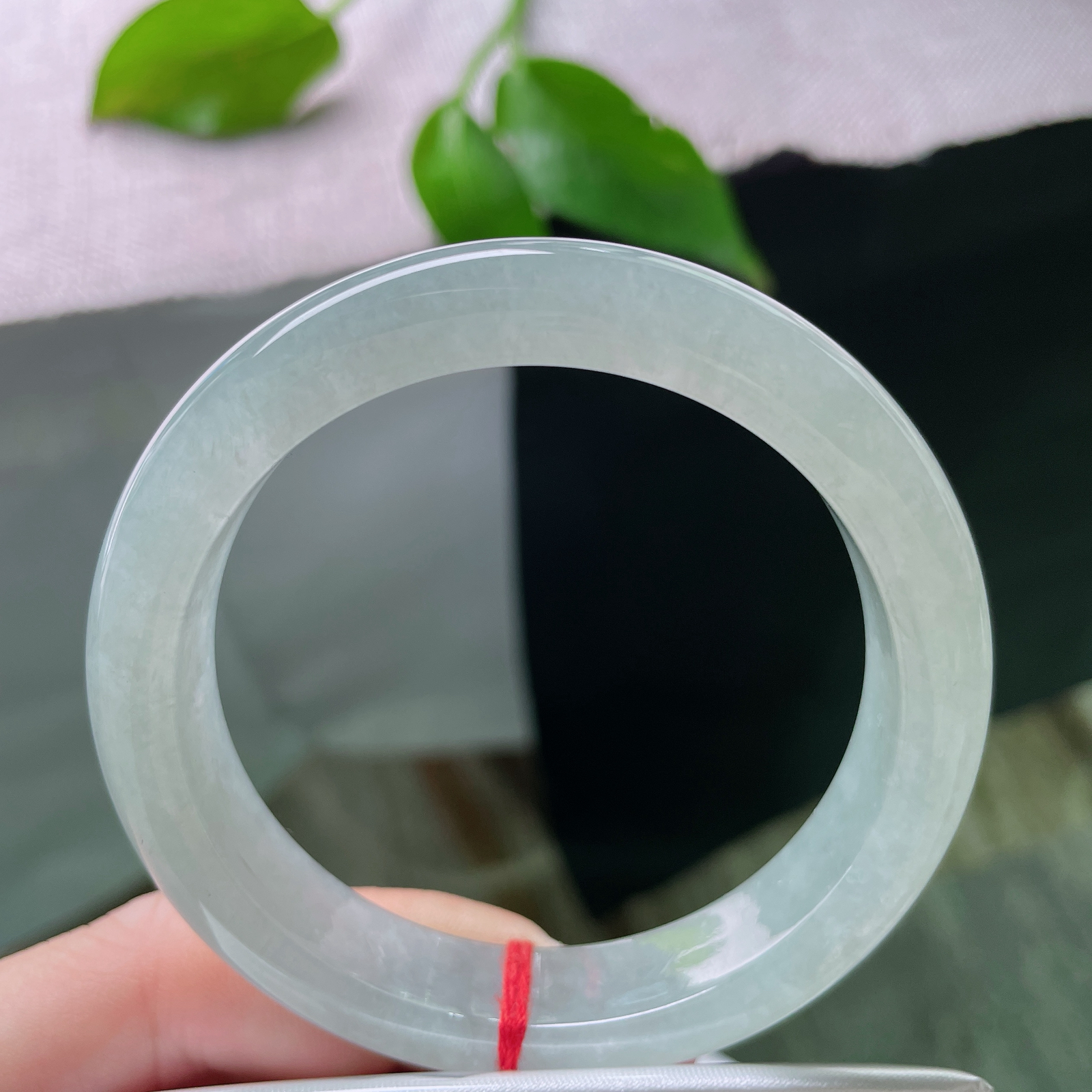 56.4/11.7/8.1，冰晴底正圈，晴水柔光，气质清冷又耐看。一片冰心在玉壶。ss50560a