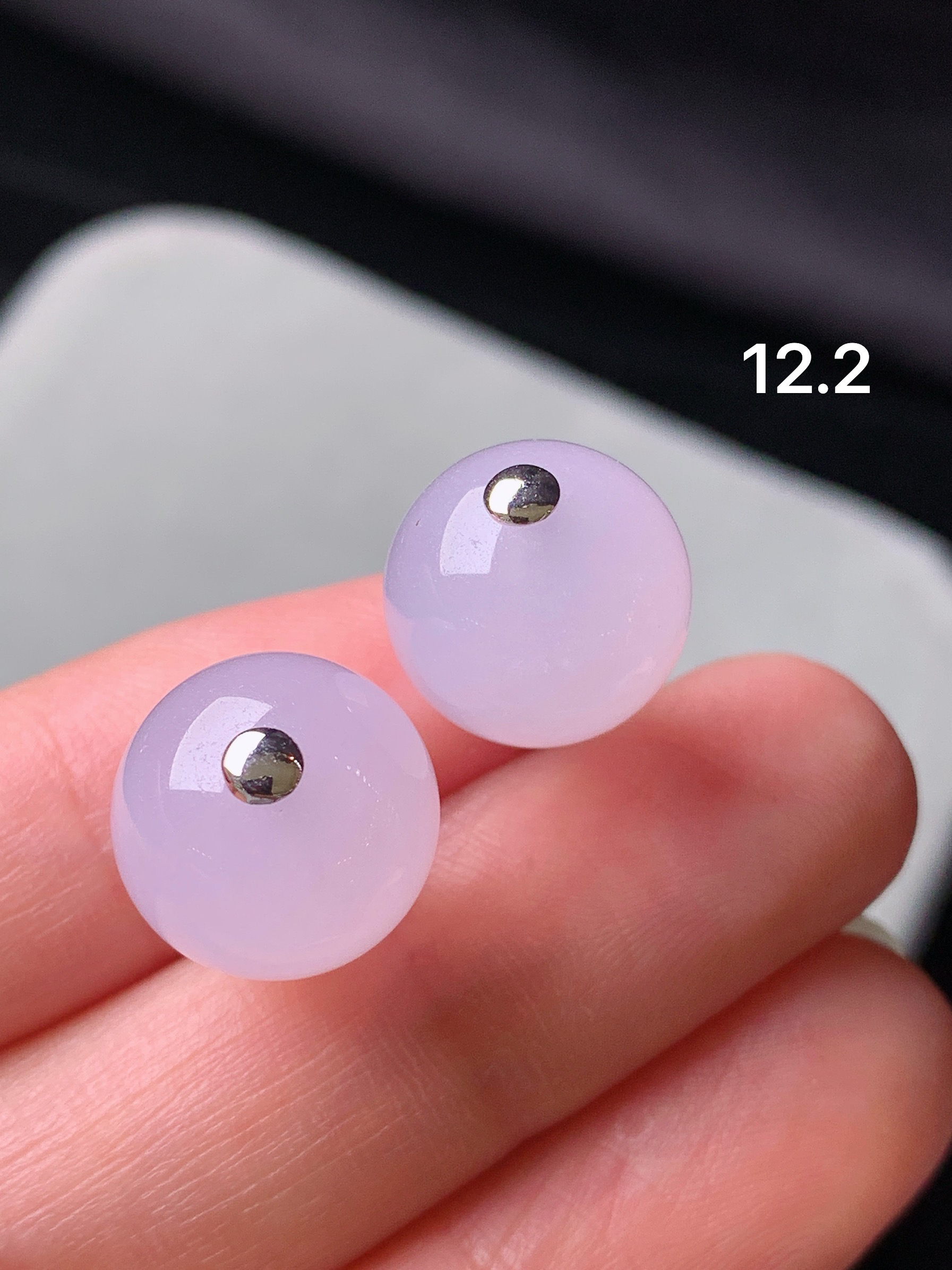 18k金镶嵌冰淡粉圆珠耳钉 玉质细腻 色泽艳丽清新 水润亮眼 整体尺寸12.2m5