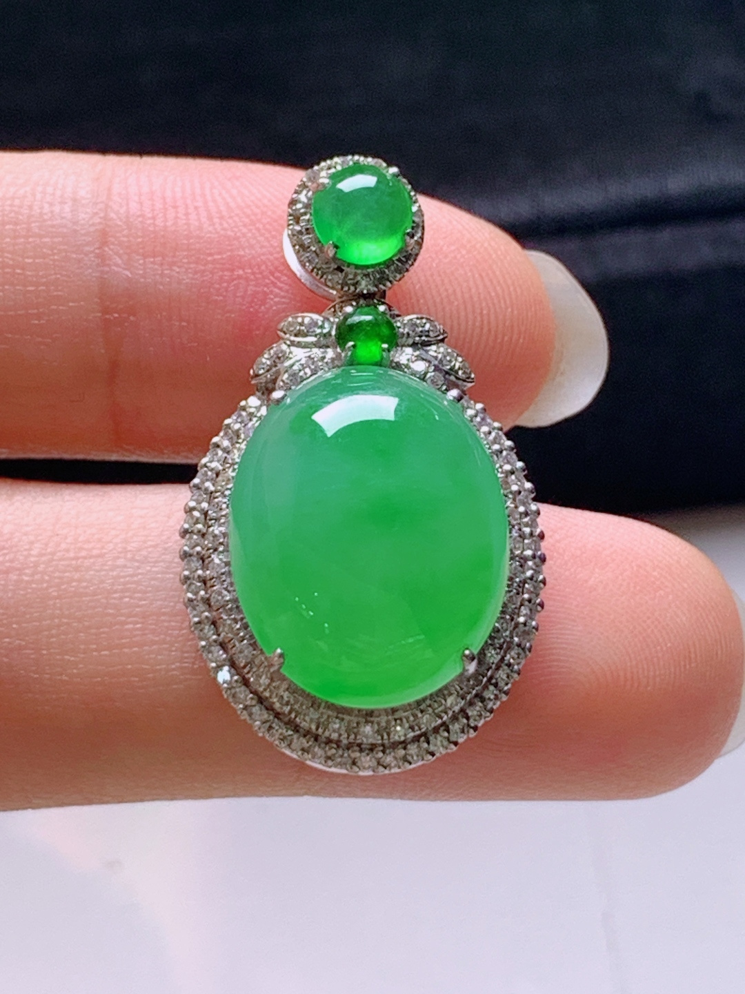 ️ 冰阳绿旦面吊坠，无裂色阳饱满，裸石15.9-12.8-5.529.7-17.2-10.1