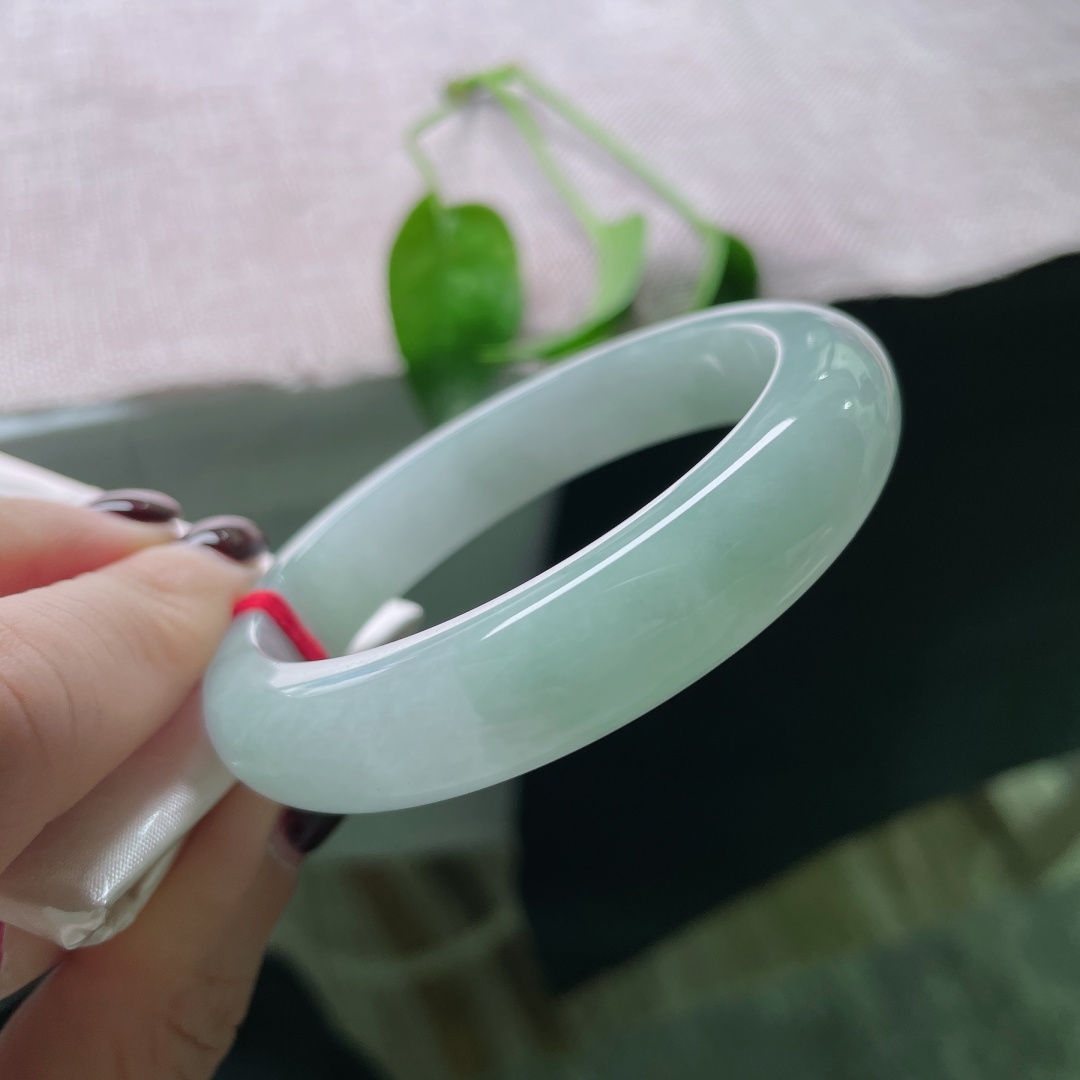 54.7/12.3/8.4，浅绿底正圈，干净，细润，时尚美观，优雅永不过时，无裂，ss50900a