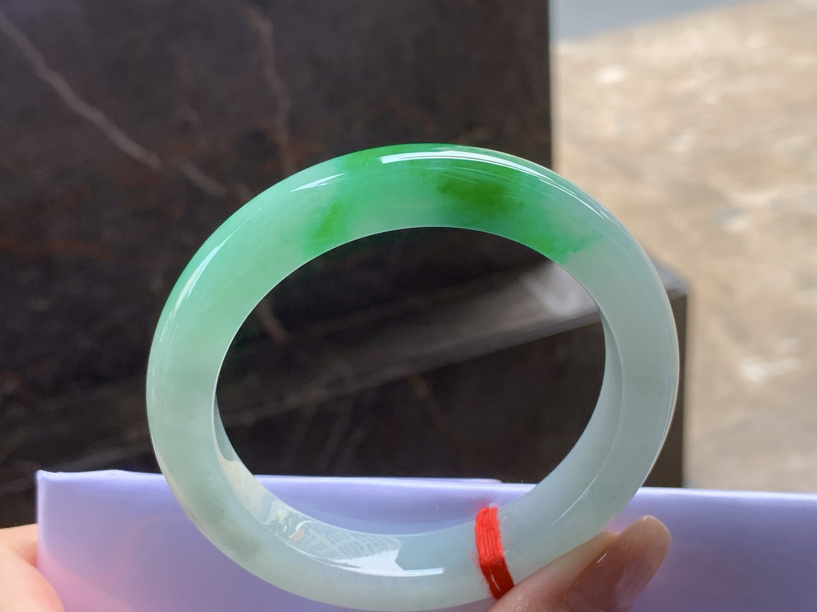 辣绿手镯
颜色漂亮 58.5/12.2/9.6mm