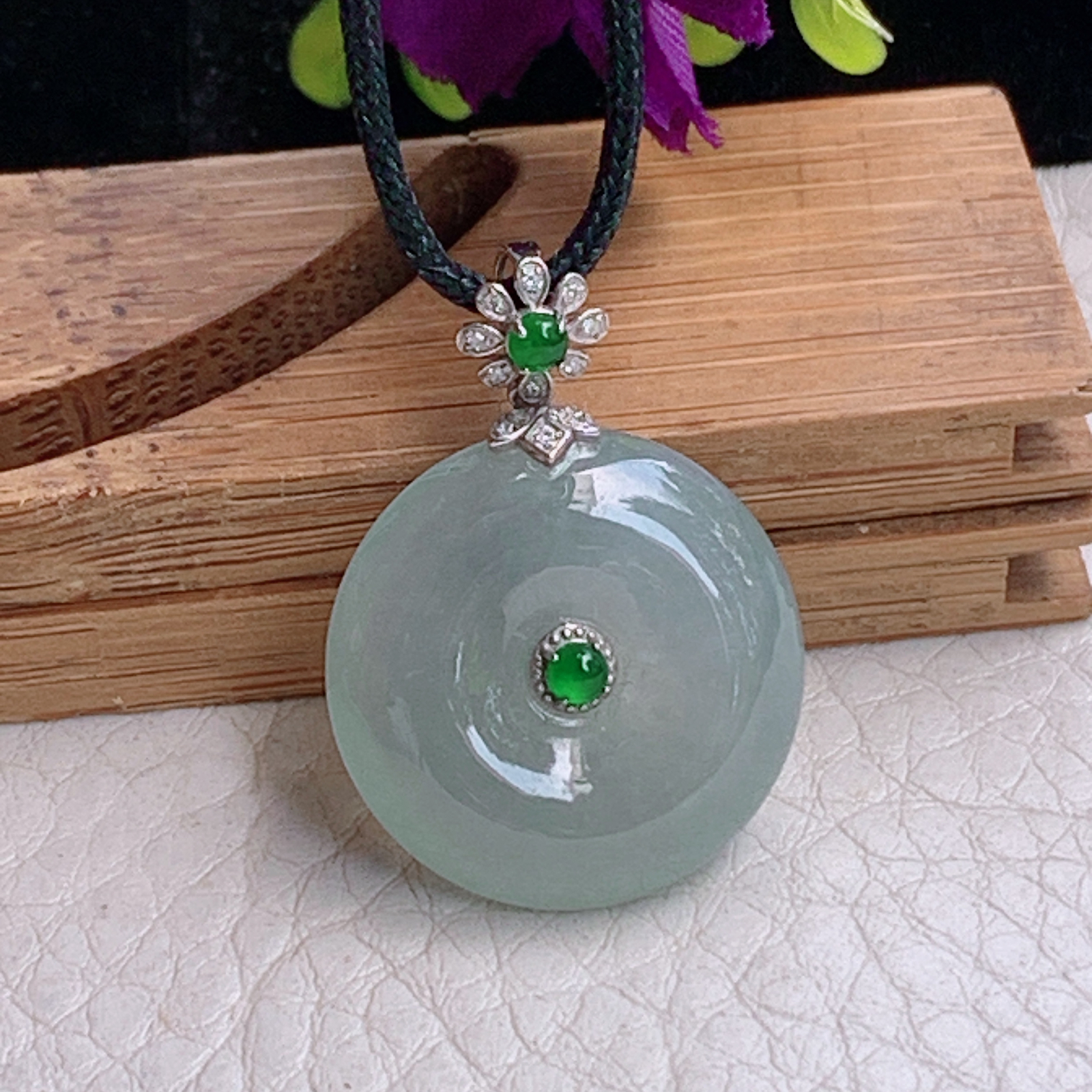 zz3实拍26.8*19.5*6天然缅甸翡翠冰透平安扣吊坠 镶金玉扣锁骨坠