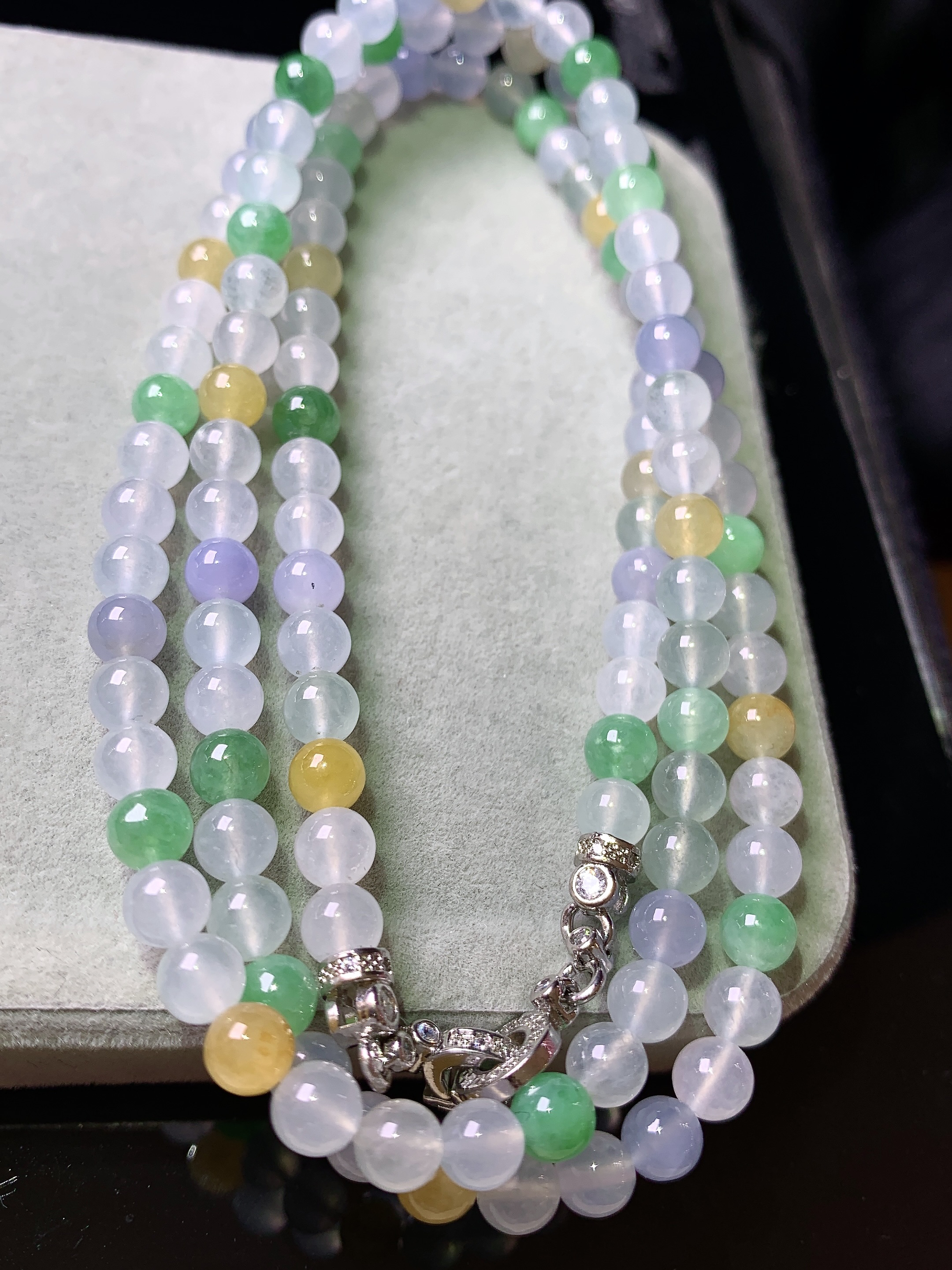 多彩圆珠项链 玉质细腻 色泽艳丽清新 水润亮眼 整体尺寸5c5