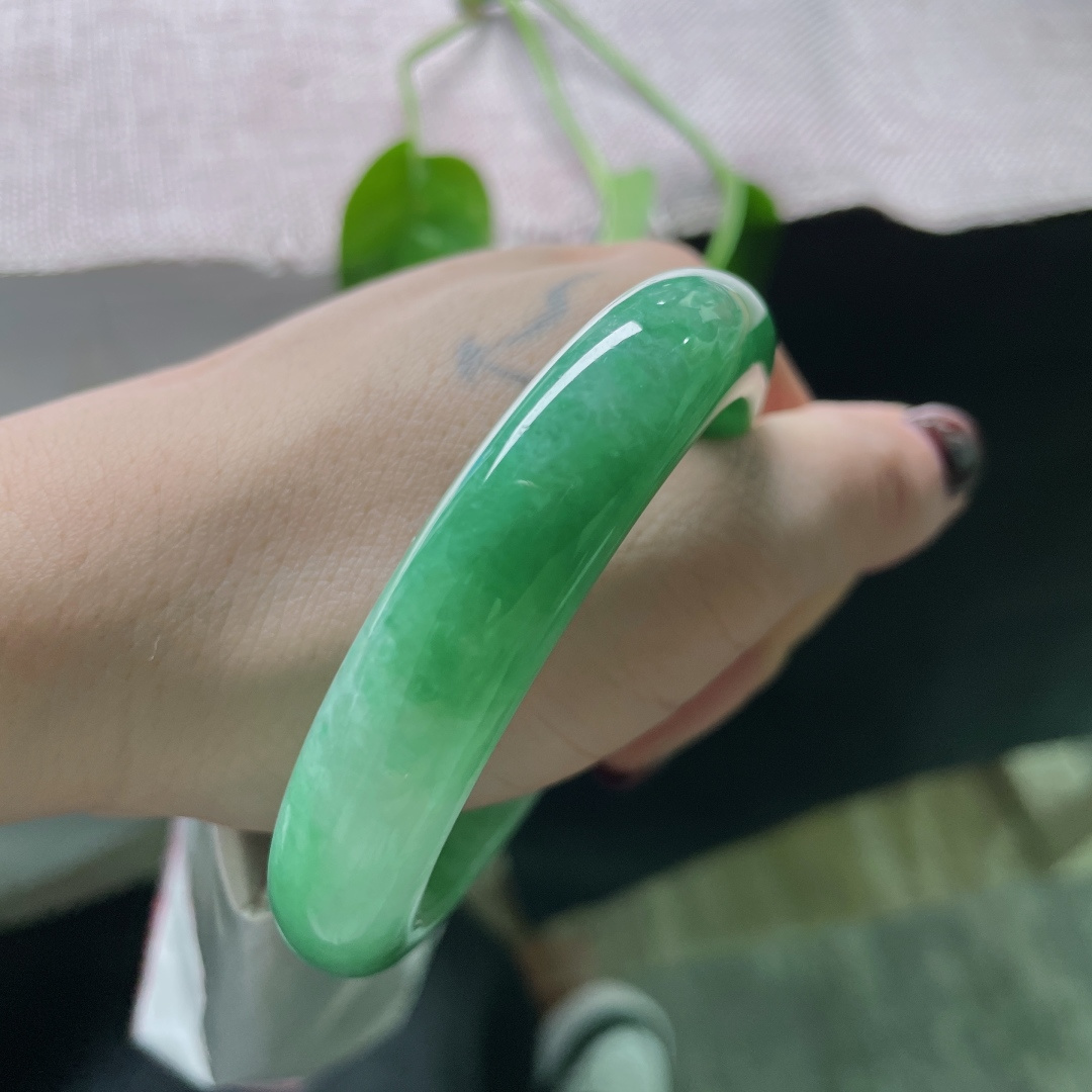 54.5/8.7绿底正圈，如青山含黛，叠翠连绵，水润，种老，有纹，ss50684a