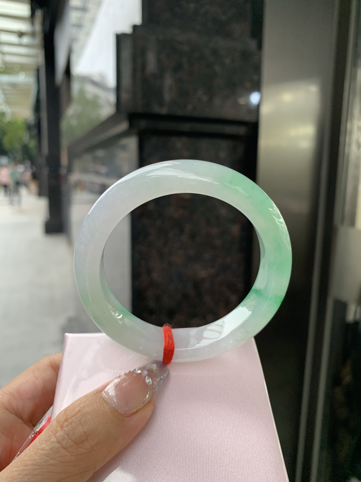 冰飘阳绿正圈53.5/12.1/8.80417-N461打灯细纹。底妆冰润清透，飘金丝阳绿花，鲜艳得像新冒头的嫩芽，灵动清新，即柔和又充满生机。