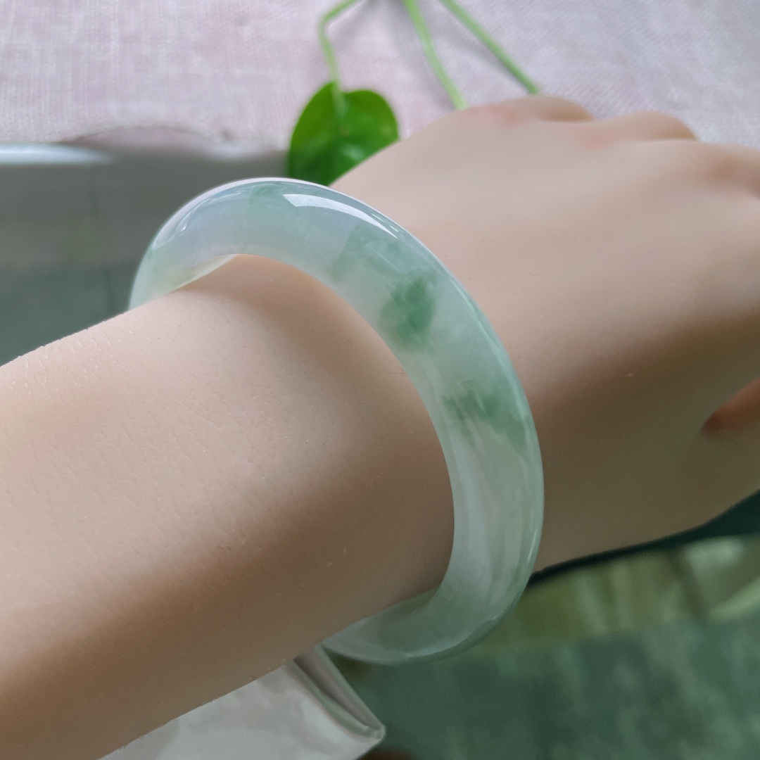 54.3/11.6/8.1，飘花正圈，水头好，质地温润细腻，干净清爽，一点皮纹，无裂，ss50492a