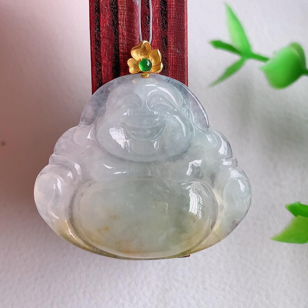 18k金扣冰润黄翡佛公挂件 玉质细腻  精雕弥勒佛，笑佛福耳垂肩，面相喜庆，开怀大笑，憨态可掬。惟妙