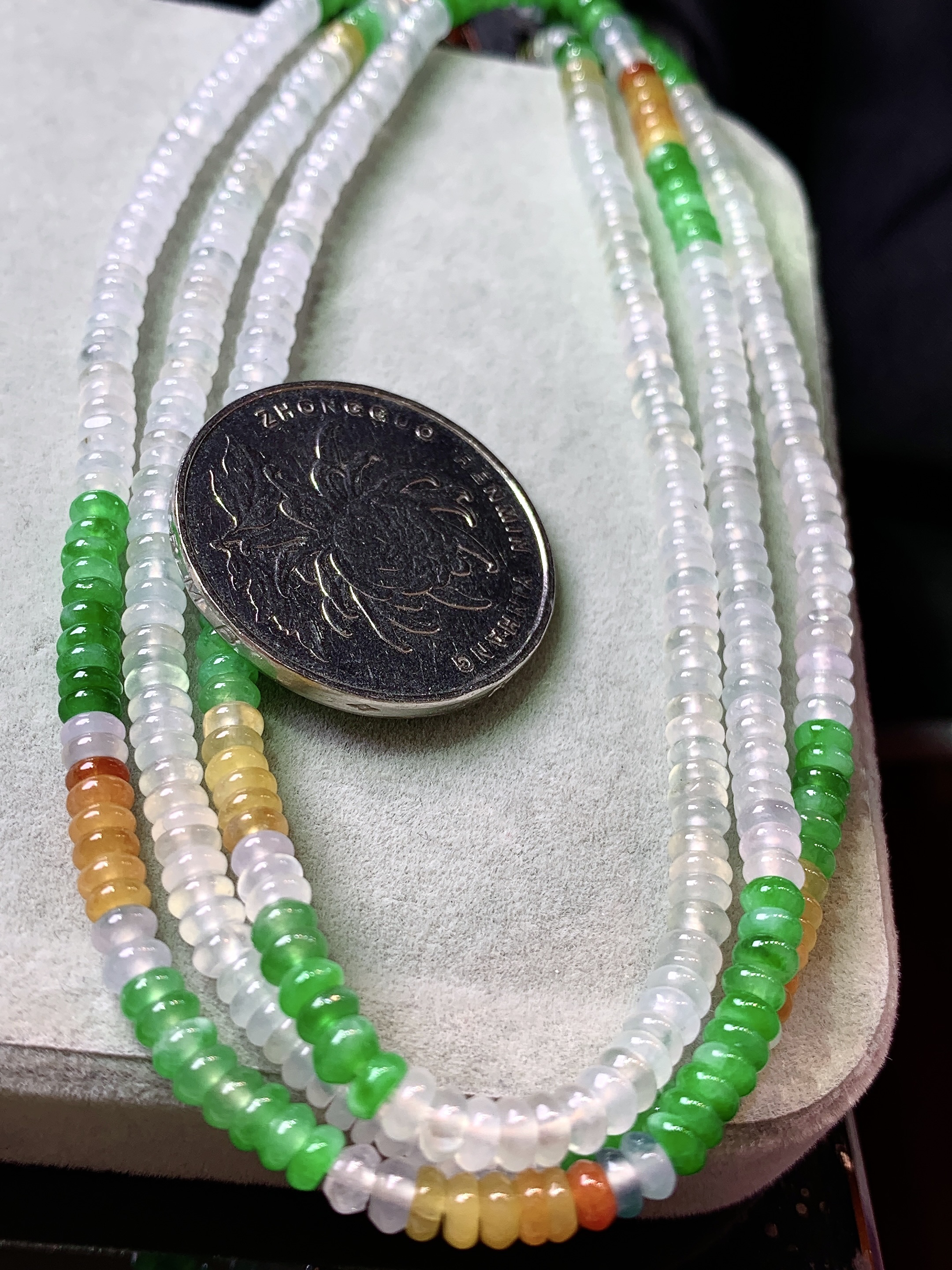 多彩算盘珠项链 玉质细腻 色泽艳丽清新 水润亮眼 整体尺寸3.5*2c5
