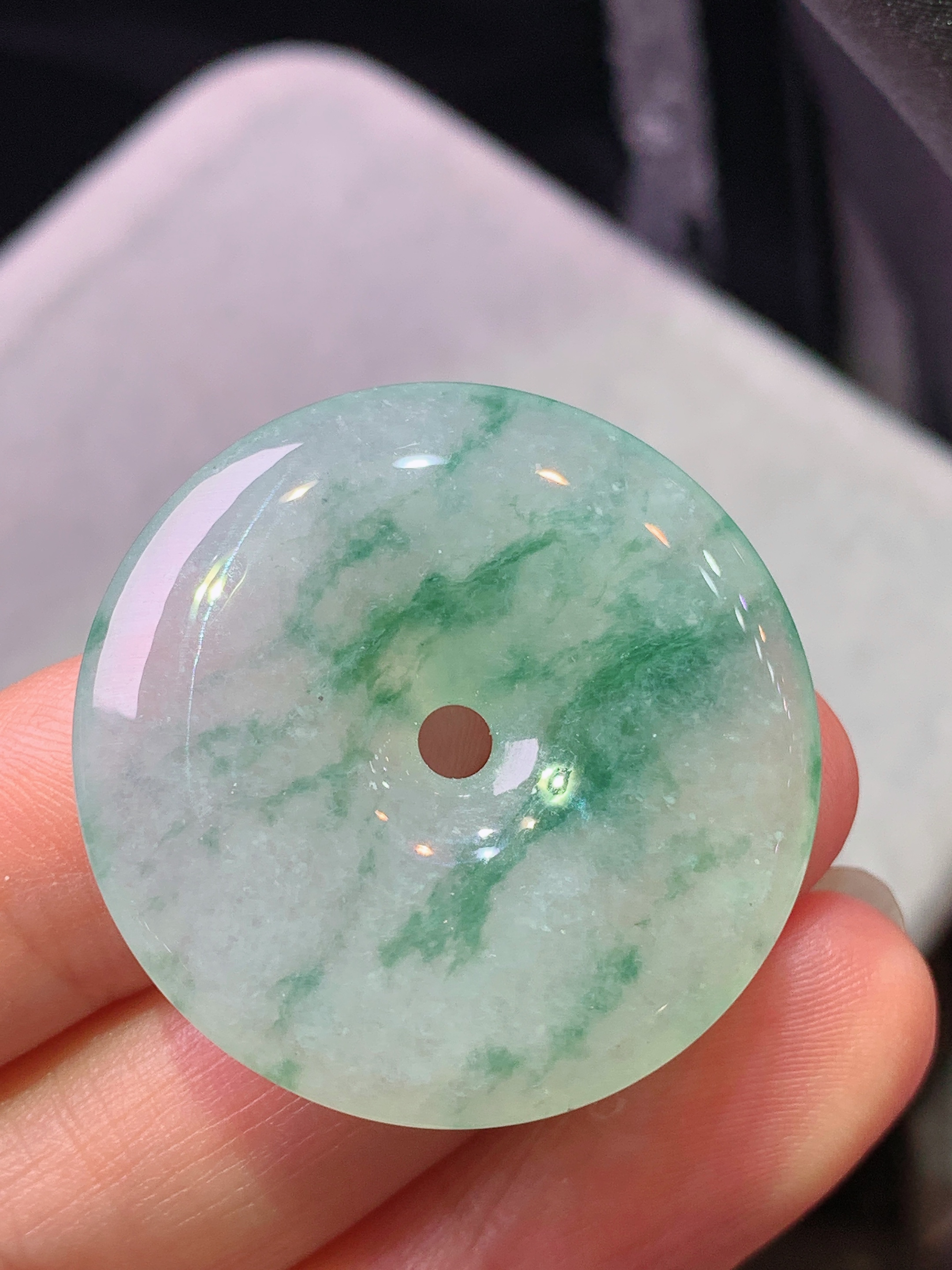 冰飘蓝花平安扣吊坠 玉质细腻 色泽艳丽清新 水润亮眼 整体尺寸31.5*5.8m2