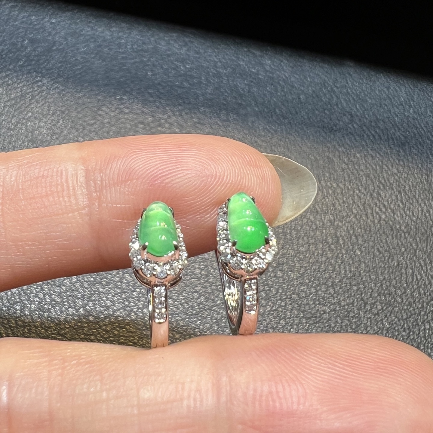 ️18k金钻石镶嵌冰种起光阳绿翡翠豆子耳包福豆耳环耳钉精品天然缅甸A货，6.4-3.9-8.6-5.3-4.7