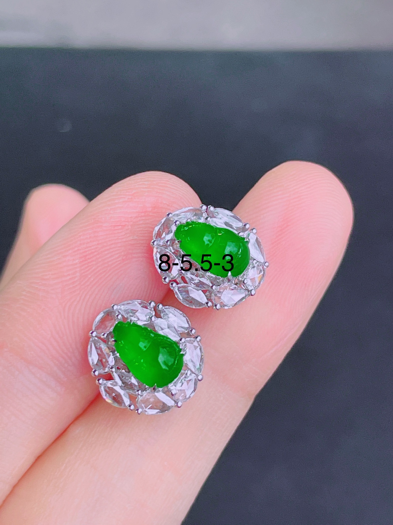 ️超值，高冰绿葫芦耳钉 晶莹剔透，新颖时尚，无裂，8-5.5-3