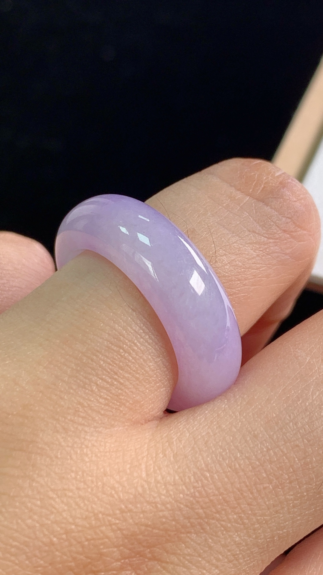 ️冰紫指环，紫色浓郁，胶感荧光，无裂，尺寸:圈口12/16.3-7.2-4.4mm