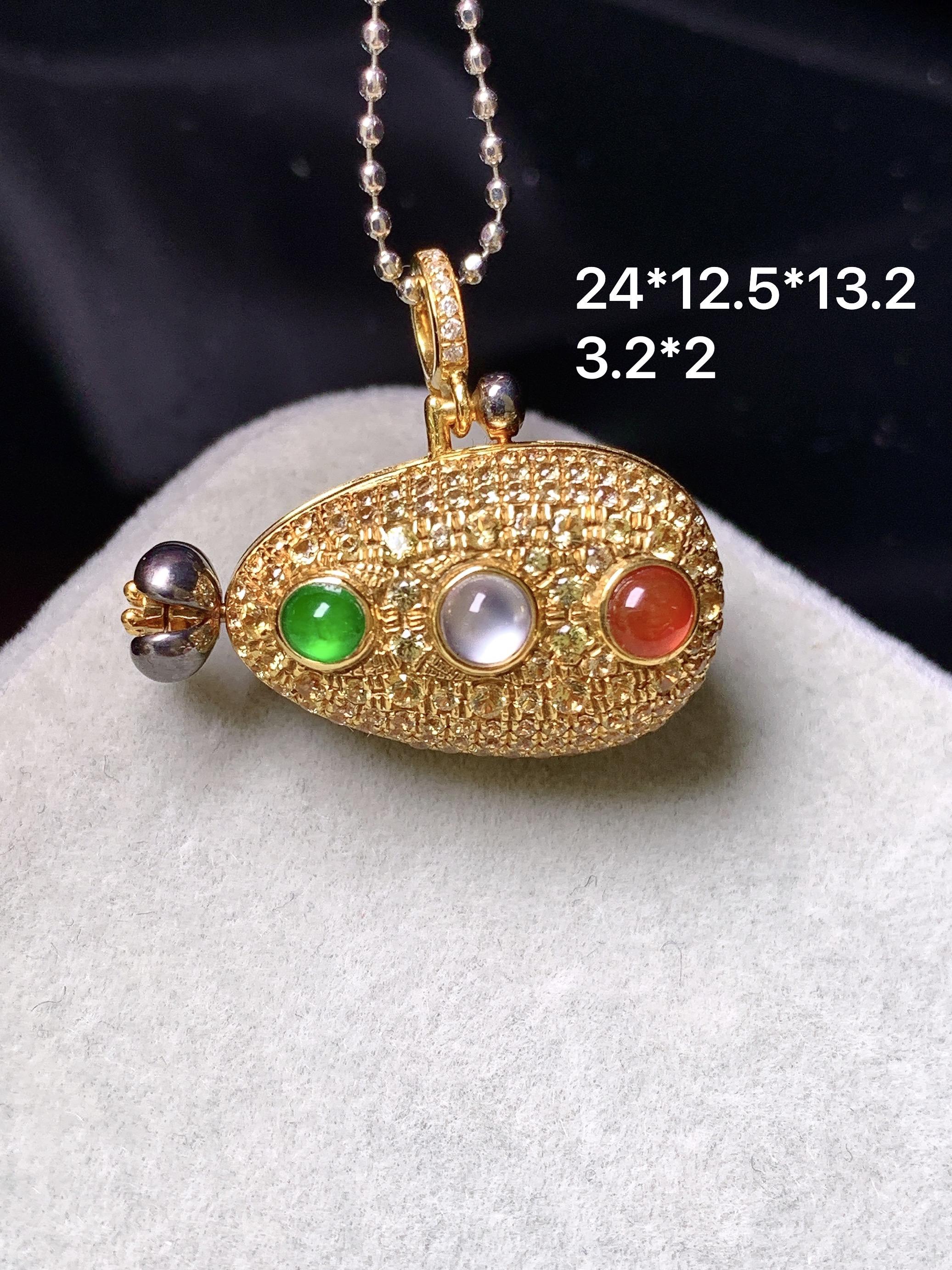 18k金钻镶嵌冰黄红蛋面组合吊坠 玉质细腻 色泽艳丽清新 水润亮眼 整体尺寸24*12.5*13.2m5