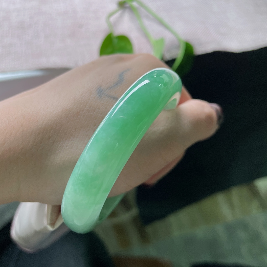 53.8/12.7/8.5，绿底正圈，举足轻晃间仿佛荡漾起阵阵涟漪，温柔仙美，棉纹，ss50862a