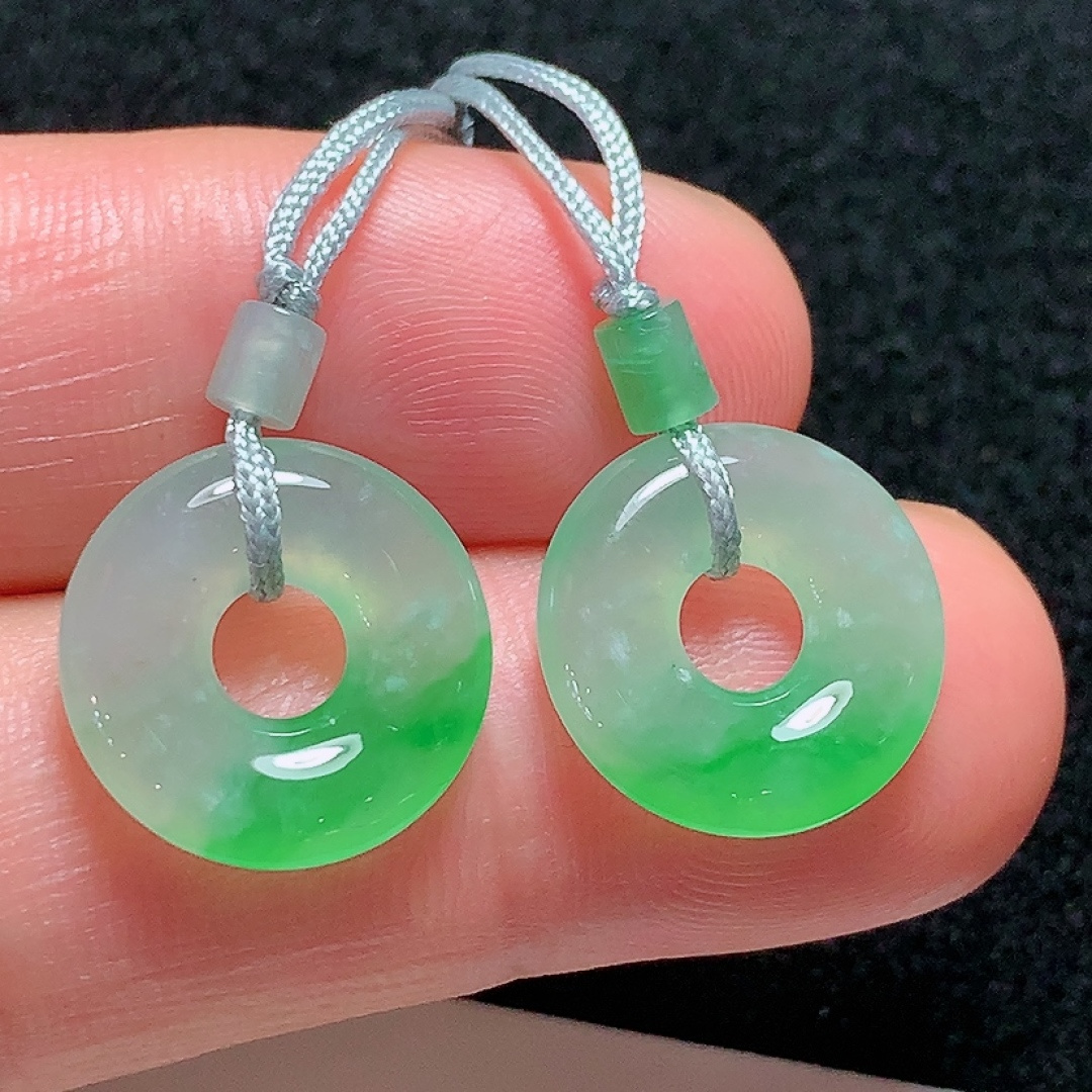 ️冰种飘绿甜甜圈一对，种老水头好，又冰又润，饱满无裂，尺寸：14.4/2.9mm，ss50182a