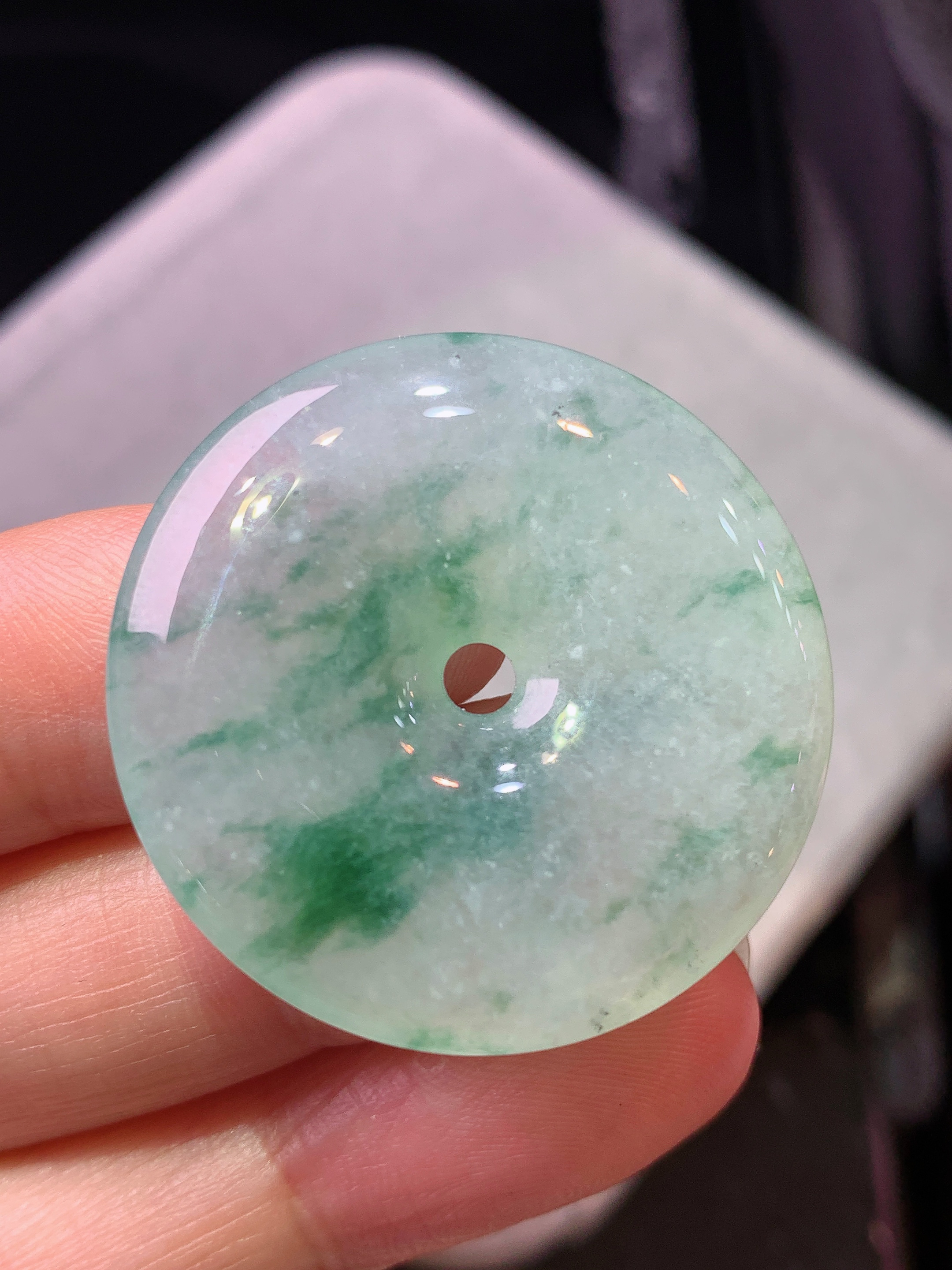 冰飘蓝花平安扣吊坠 玉质细腻 色泽艳丽清新 水润亮眼 整体尺寸31.5*5.8m2