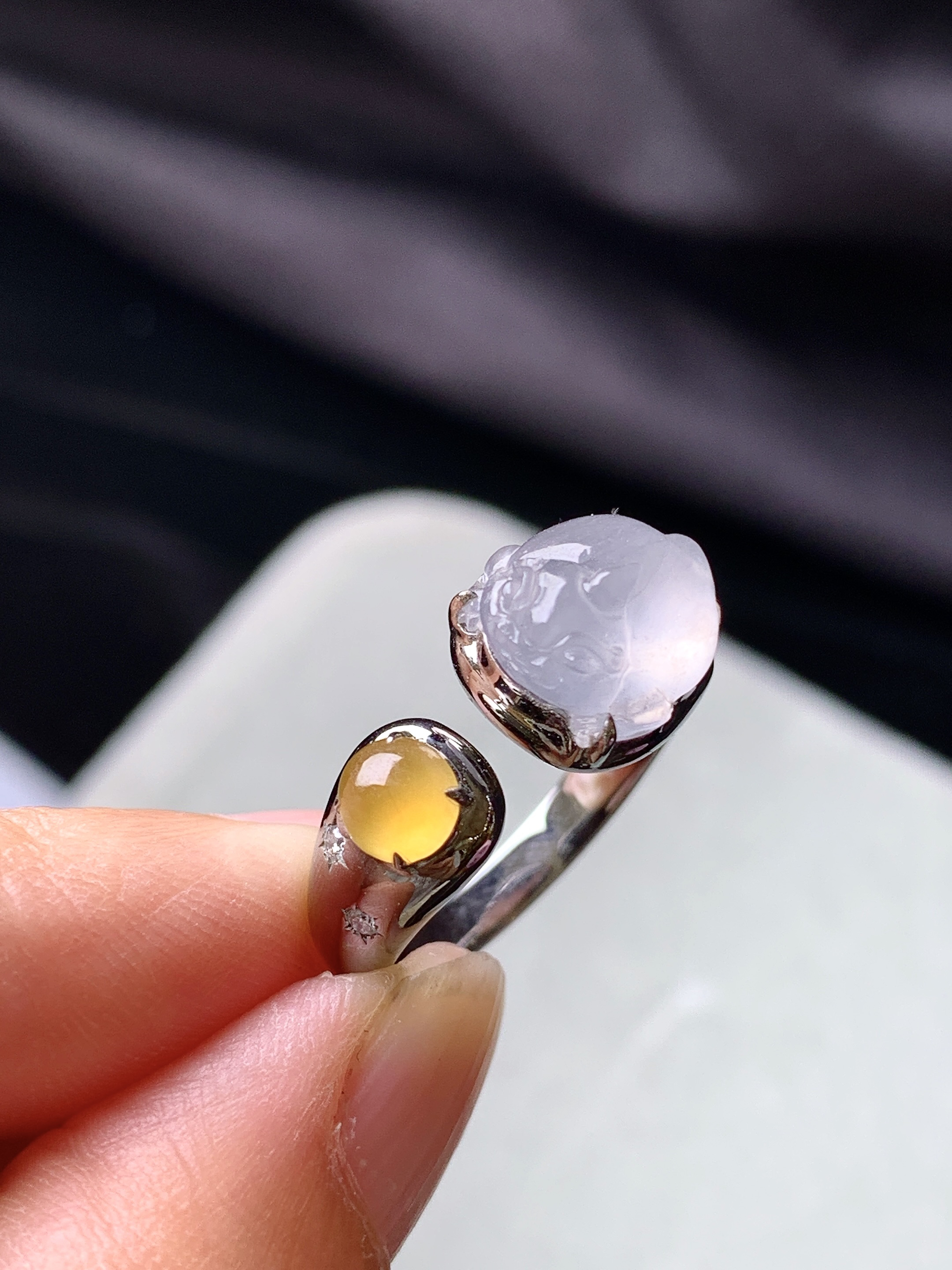 18k金钻镶嵌冰种貔貅戒指 玉质细腻 色泽艳丽清新 水润亮眼 圈口15.5 整体尺寸9.8*9.6*