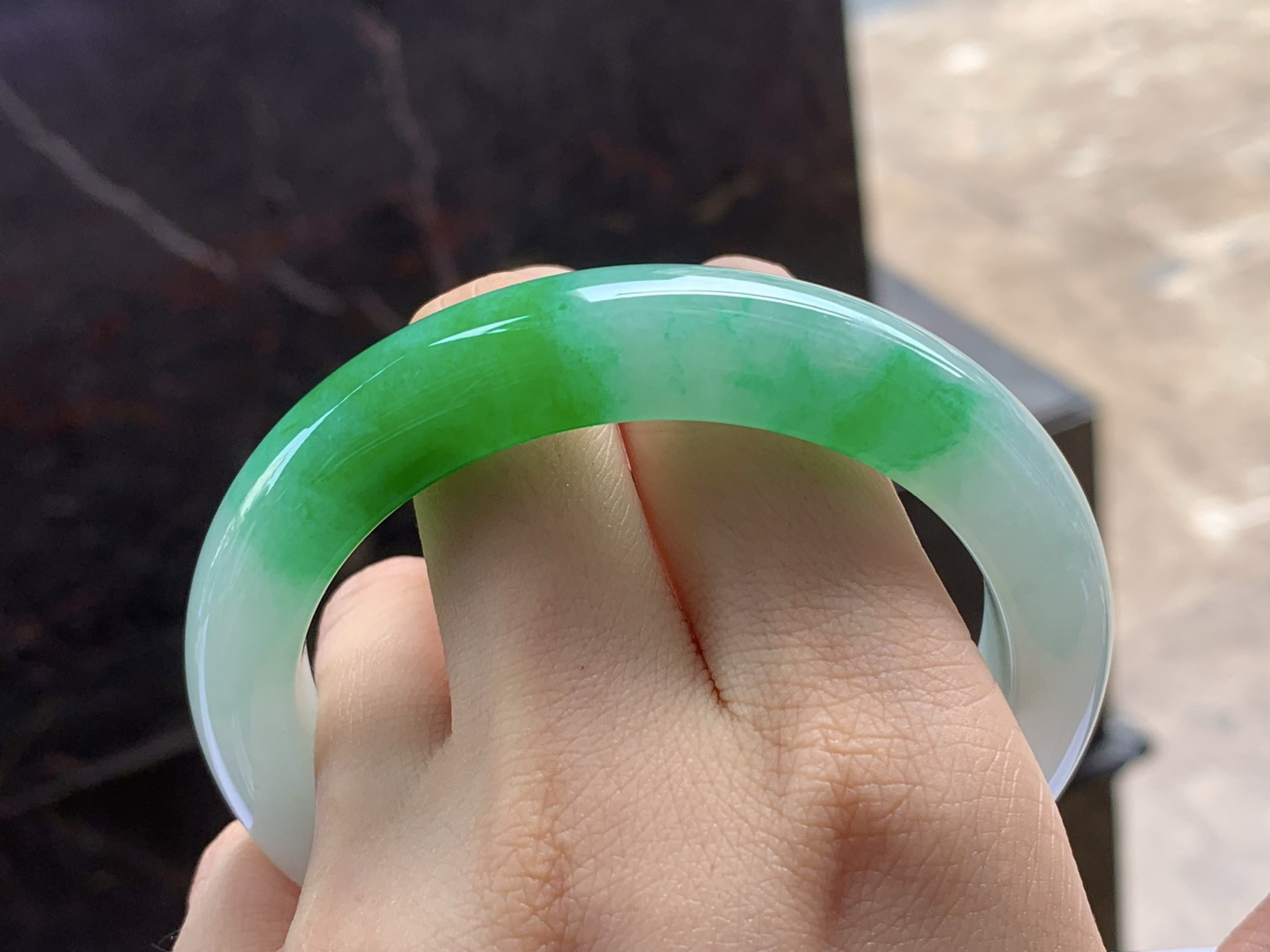 辣绿手镯
颜色漂亮 58.5/12.2/9.6mm