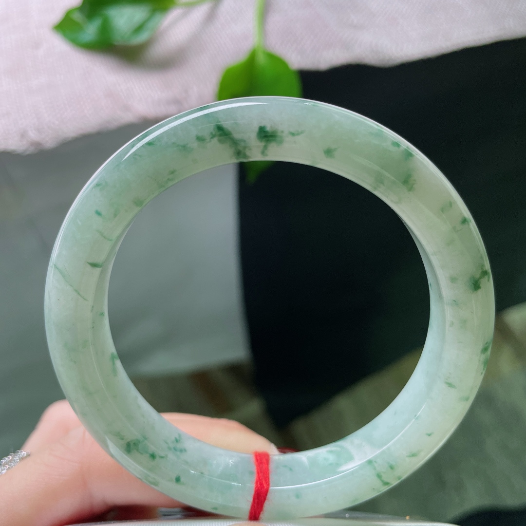 56.9/11.8/8.7，飘花正圈，水润细腻，种老，腕间藏山河，一镯醉流光。无裂，ss50039a