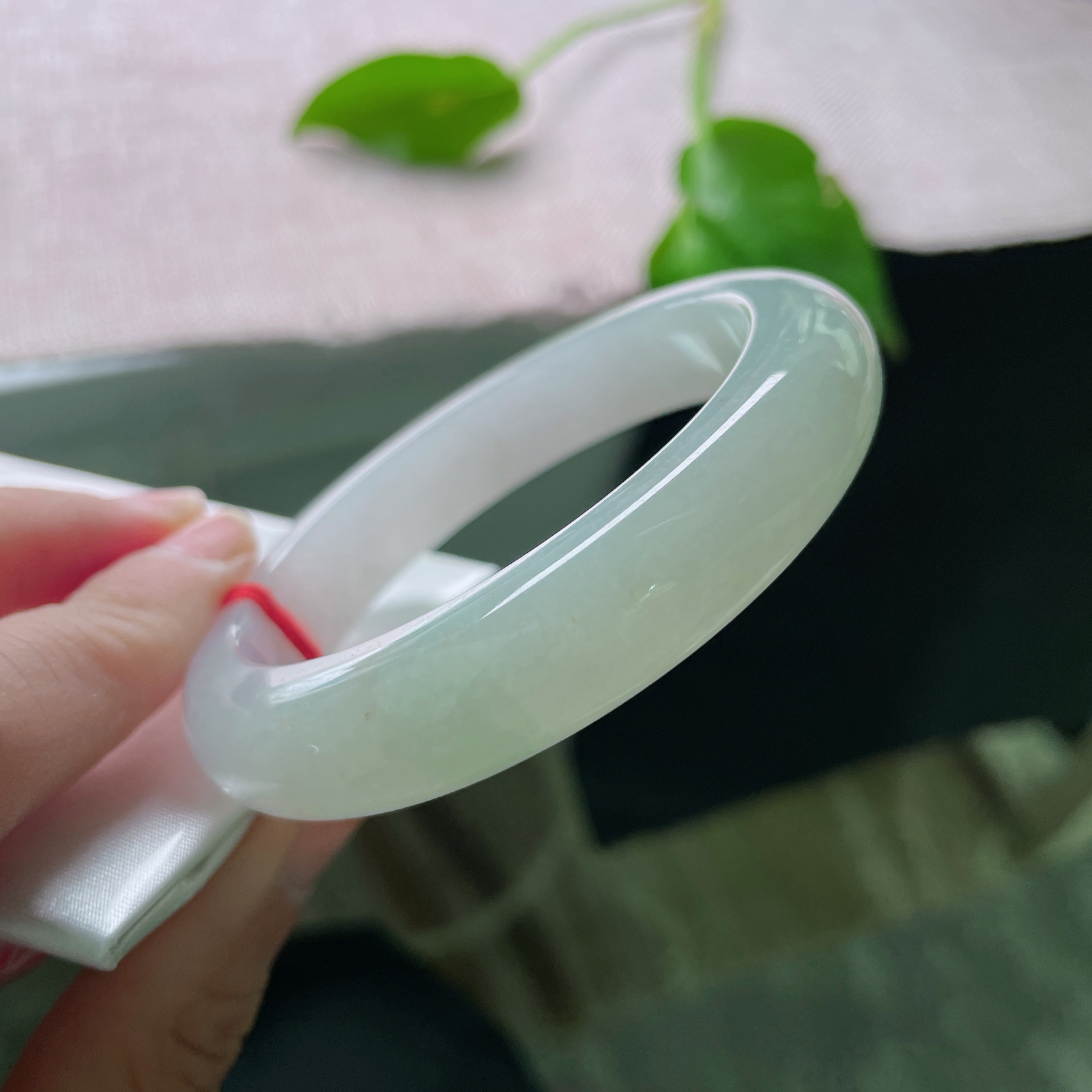 55.2/12.5/8.9，淡绿底正圈，水润细腻，种老，如沐春风，佩戴优雅端庄，ss50935a