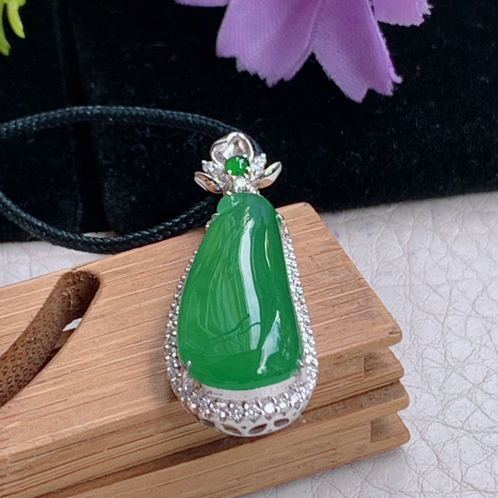 zz3实拍连金36.5*13*7.7天然缅甸翡翠满绿18k金豪华镶嵌福瓜吊坠高贵锁骨坠