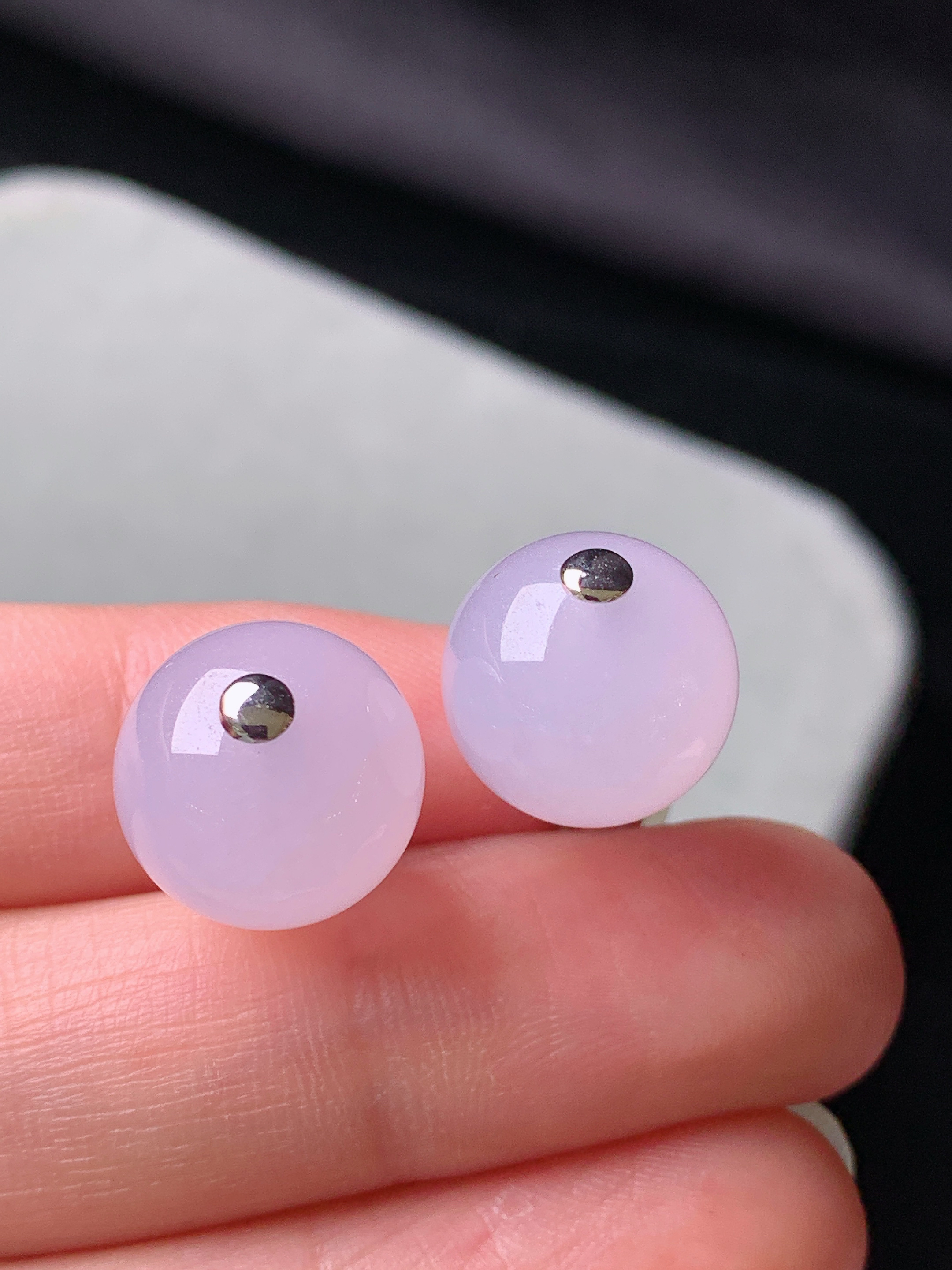 18k金镶嵌冰淡粉圆珠耳钉 玉质细腻 色泽艳丽清新 水润亮眼 整体尺寸12.2m5