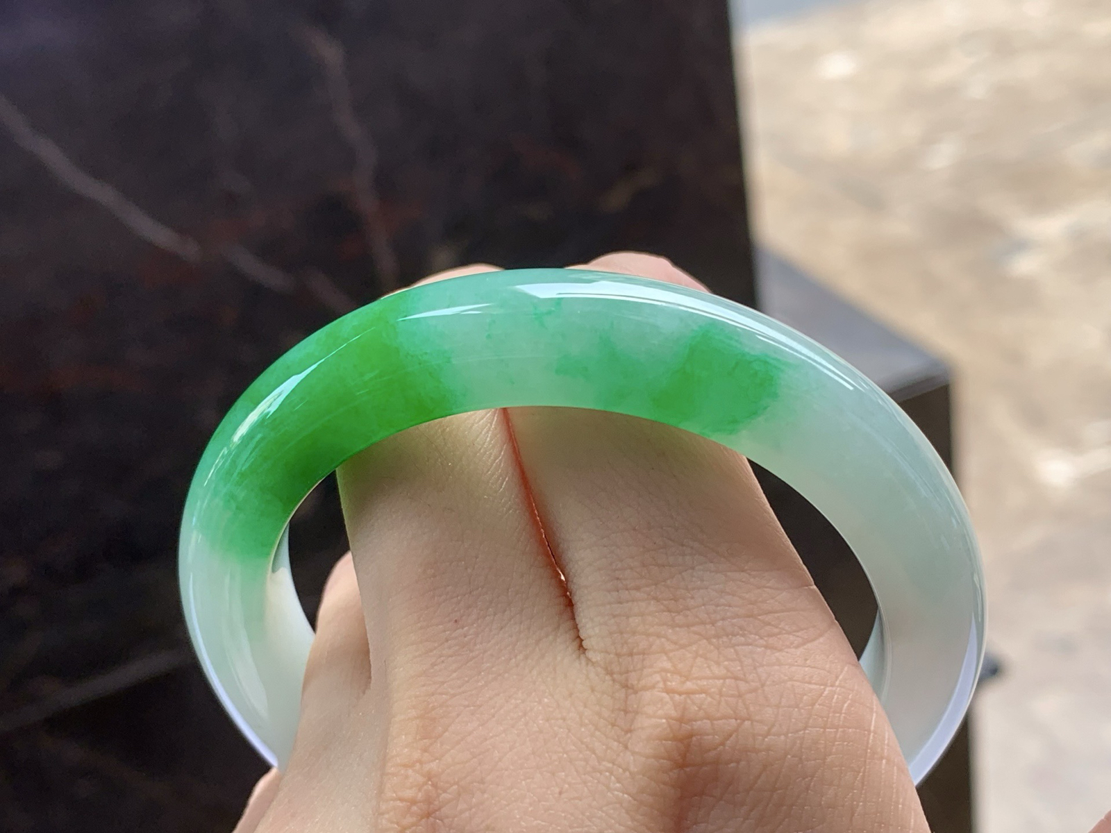 辣绿手镯
颜色漂亮 58.5/12.2/9.6mm