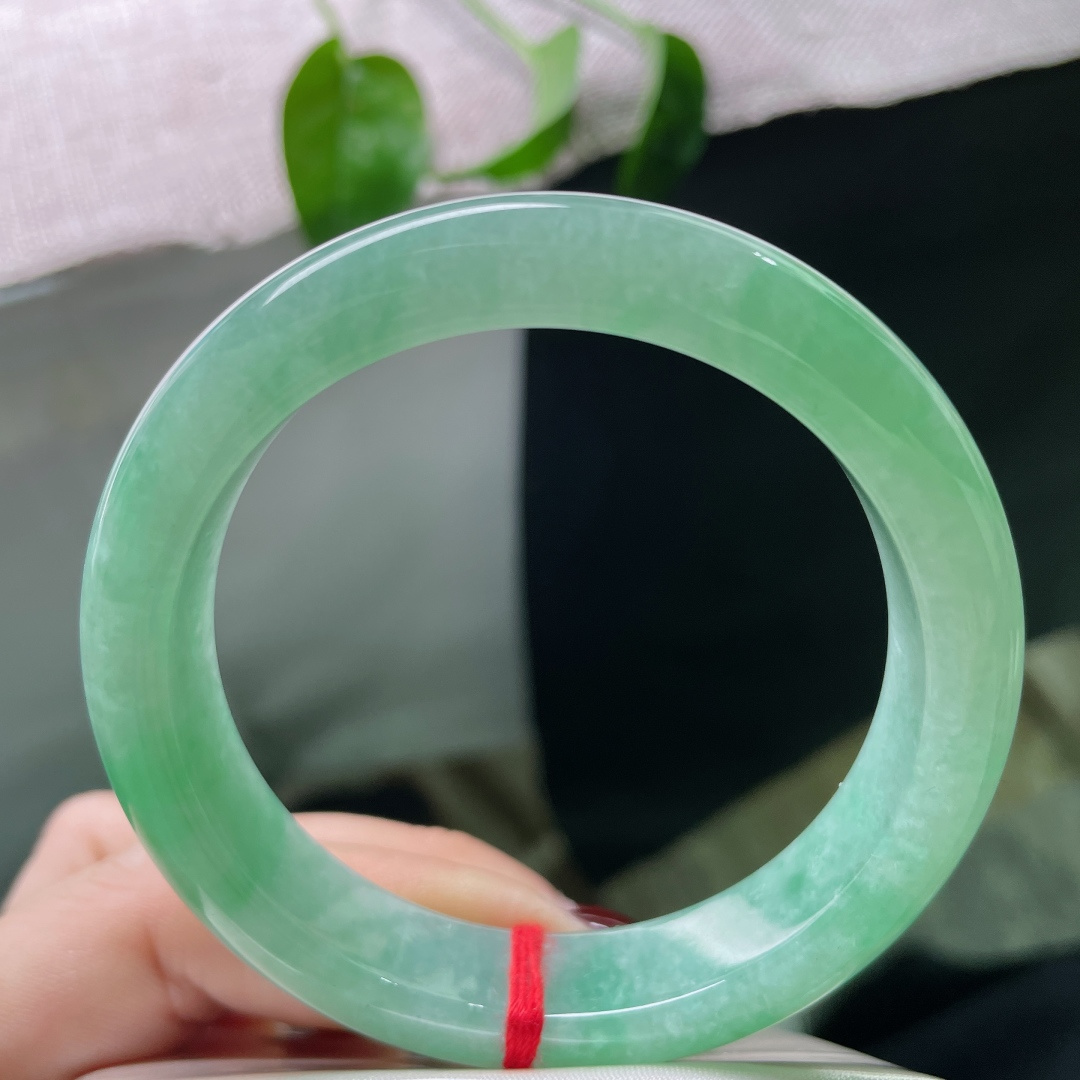 55.6/12.5/8，绿底正圈，水头好，惊鸿一瞥，人间绝色也不过如此，无裂，ss50856a