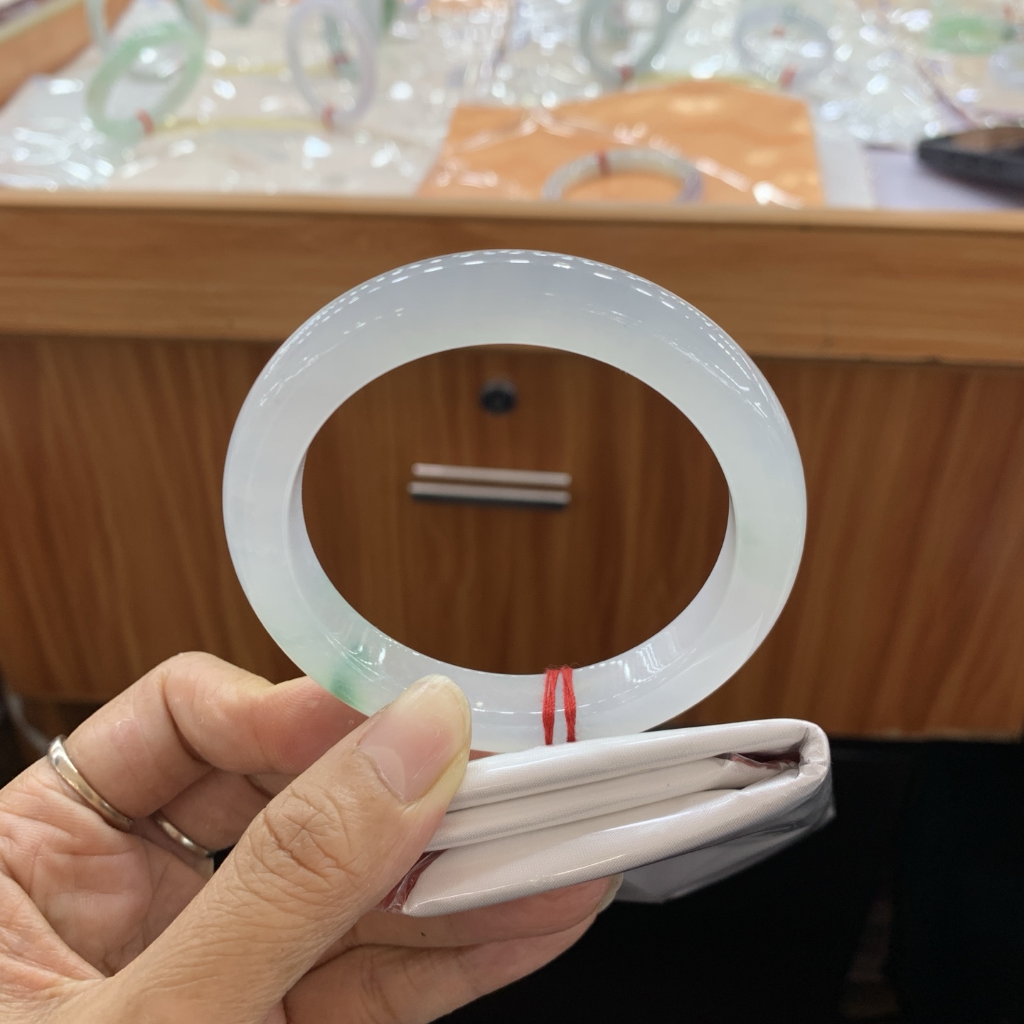 041641XY冰飘花正圈大圈口翡翠手镯59.2-10.5-9.5，无裂